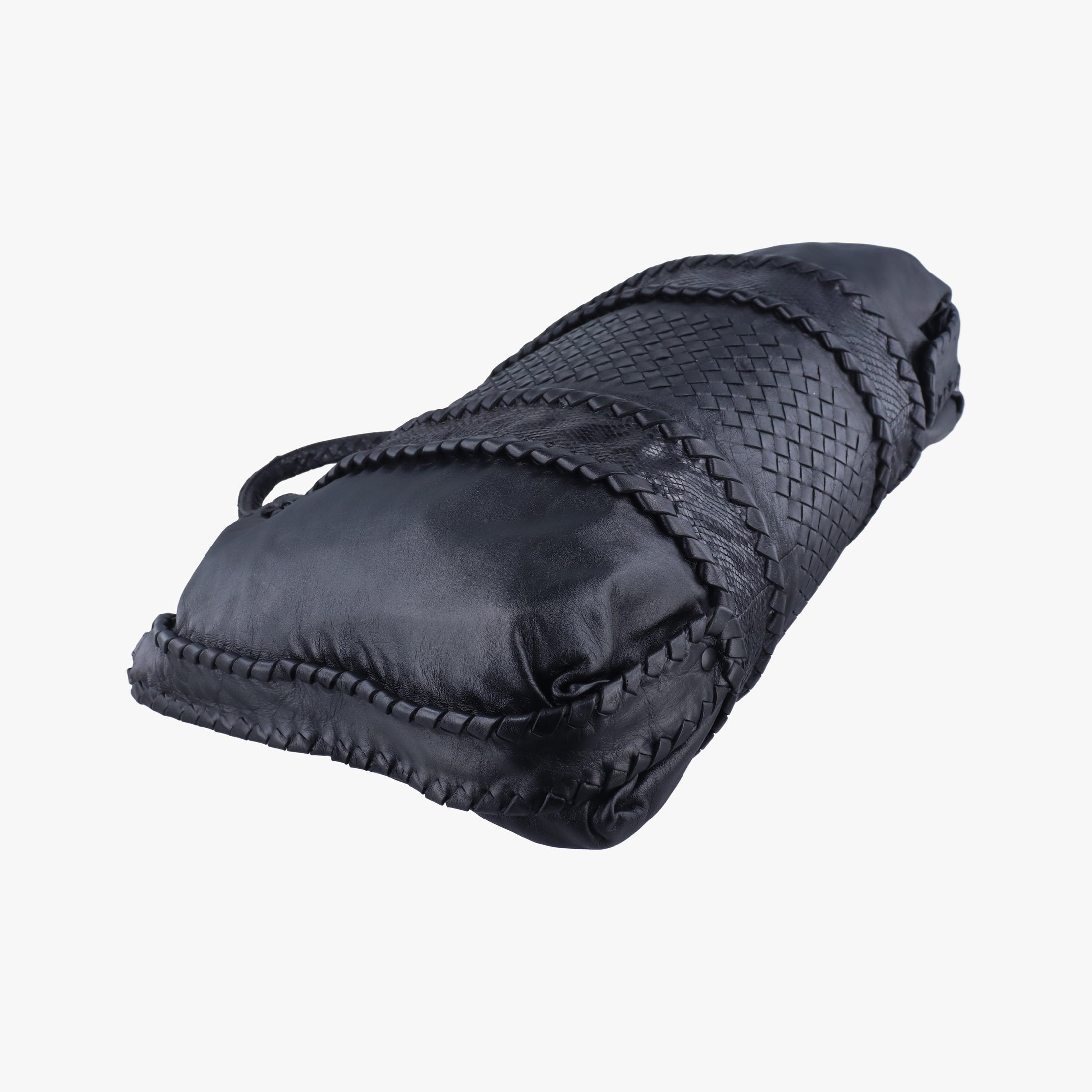 Pre-owned Bottega Veneta Intrecciato Black lambskin  shoulderbag | stylenewstar