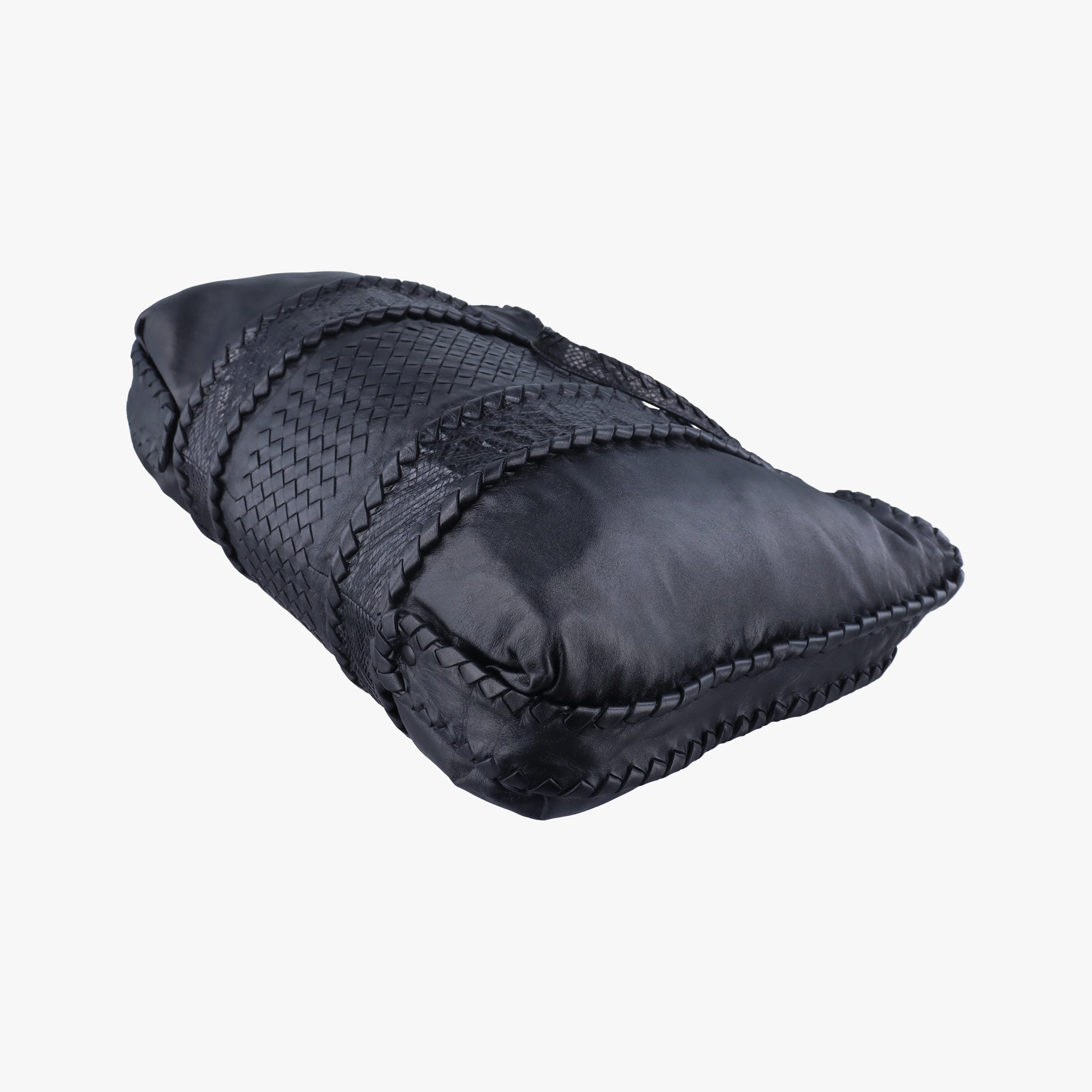 Pre-owned Bottega Veneta Intrecciato Black lambskin  shoulderbag | stylenewstar