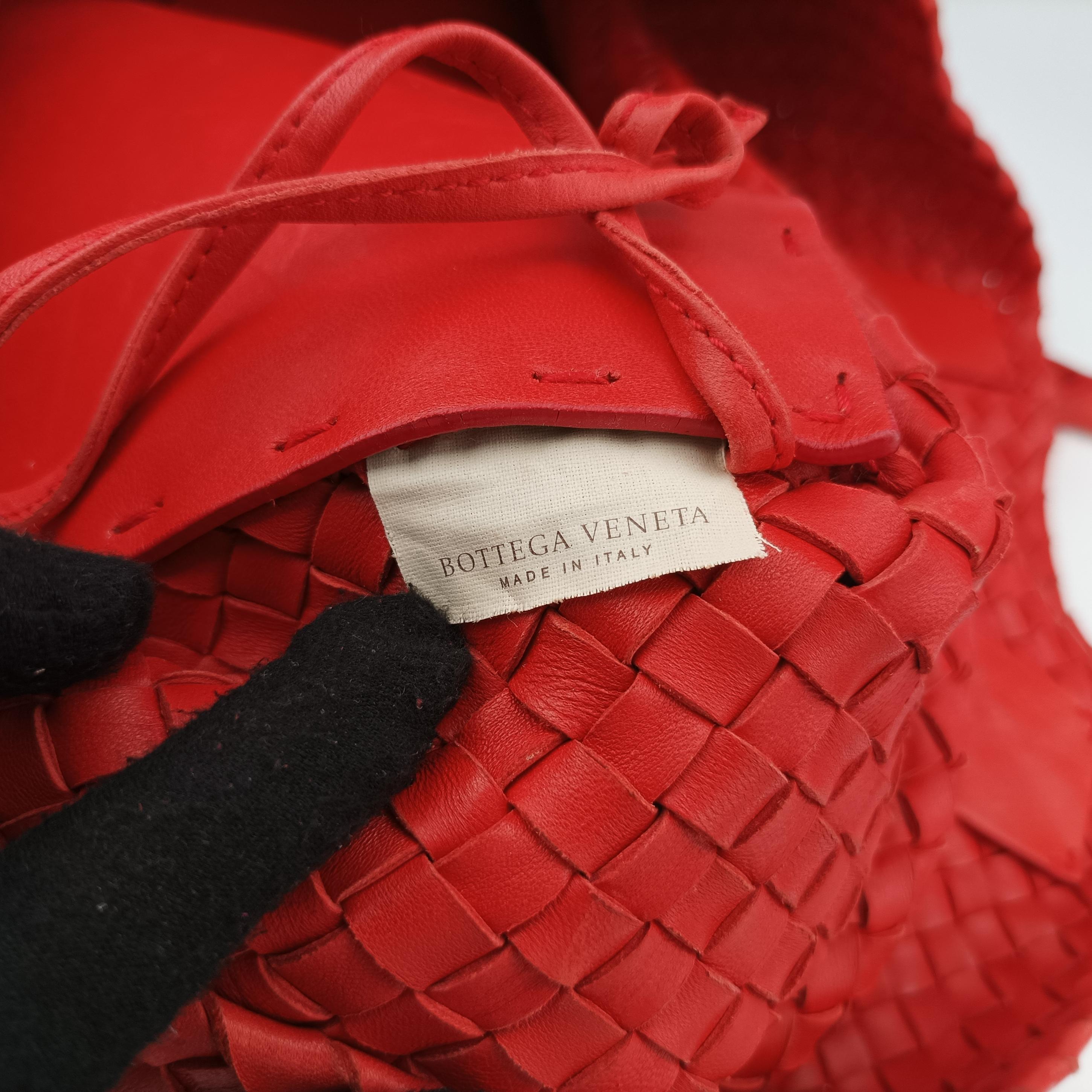 Pre-owned Bottega Veneta Cabat intrecciato Red lambskin  handbag | stylenewstar