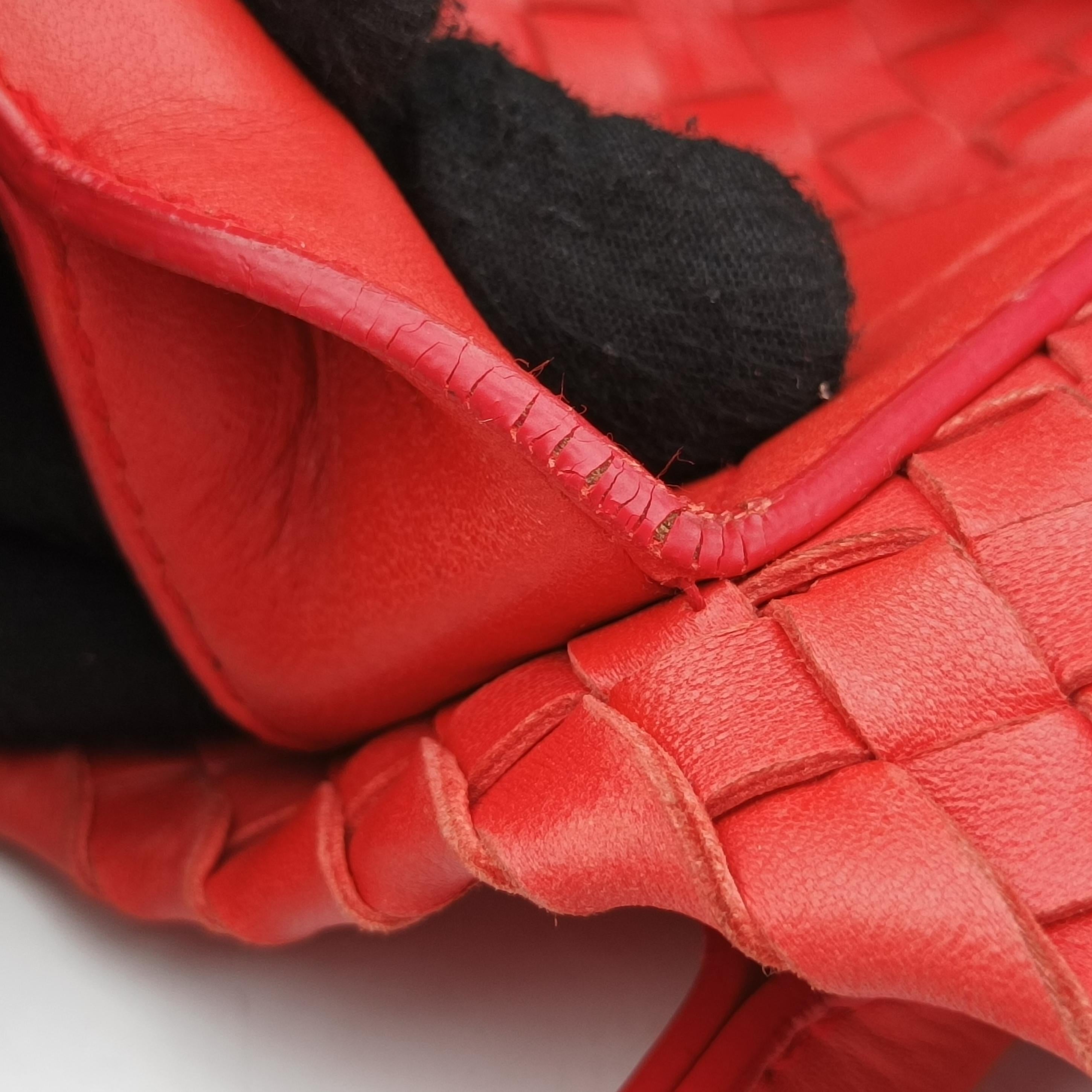 Pre-owned Bottega Veneta Cabat intrecciato Red lambskin  handbag | stylenewstar