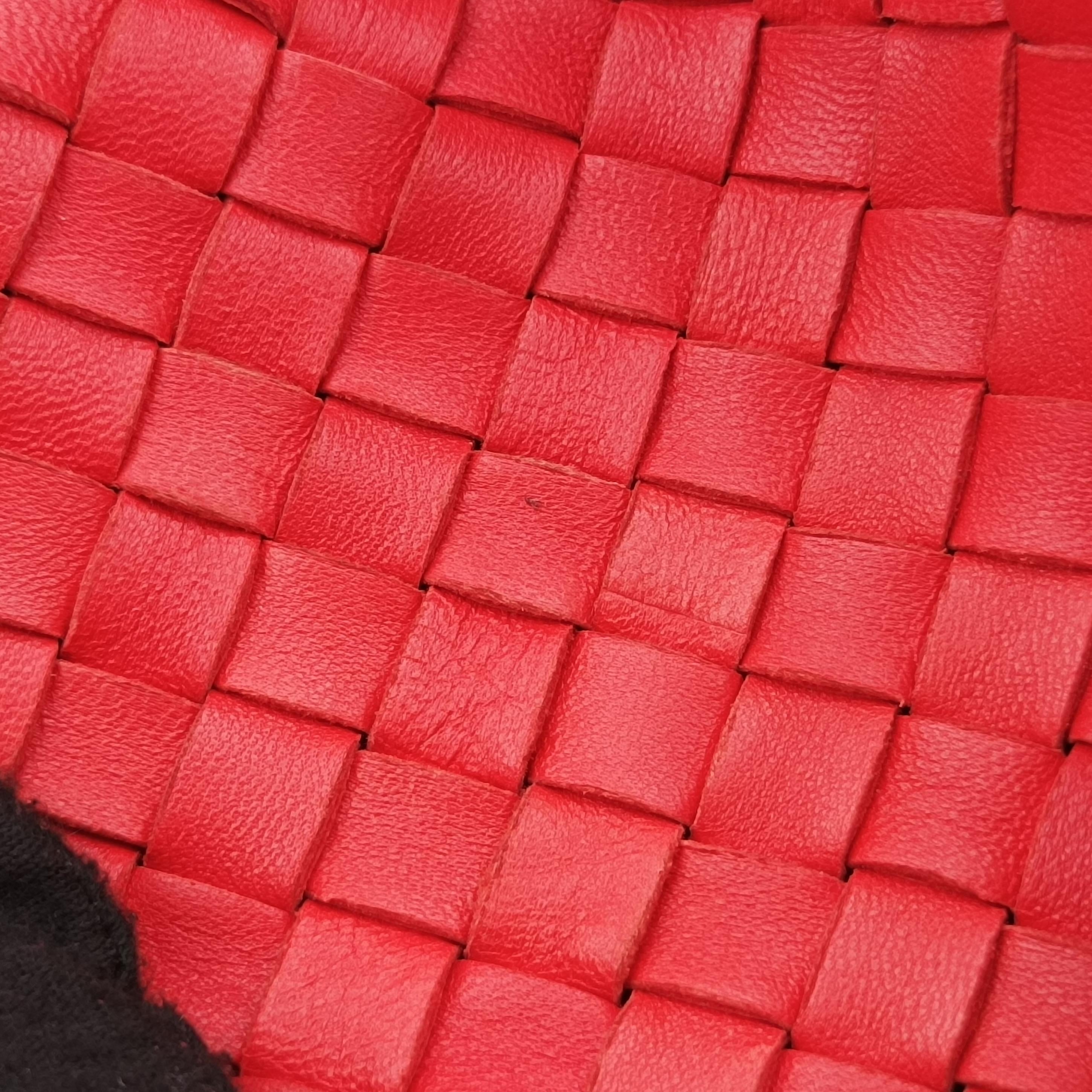 Pre-owned Bottega Veneta Cabat intrecciato Red lambskin  handbag | stylenewstar