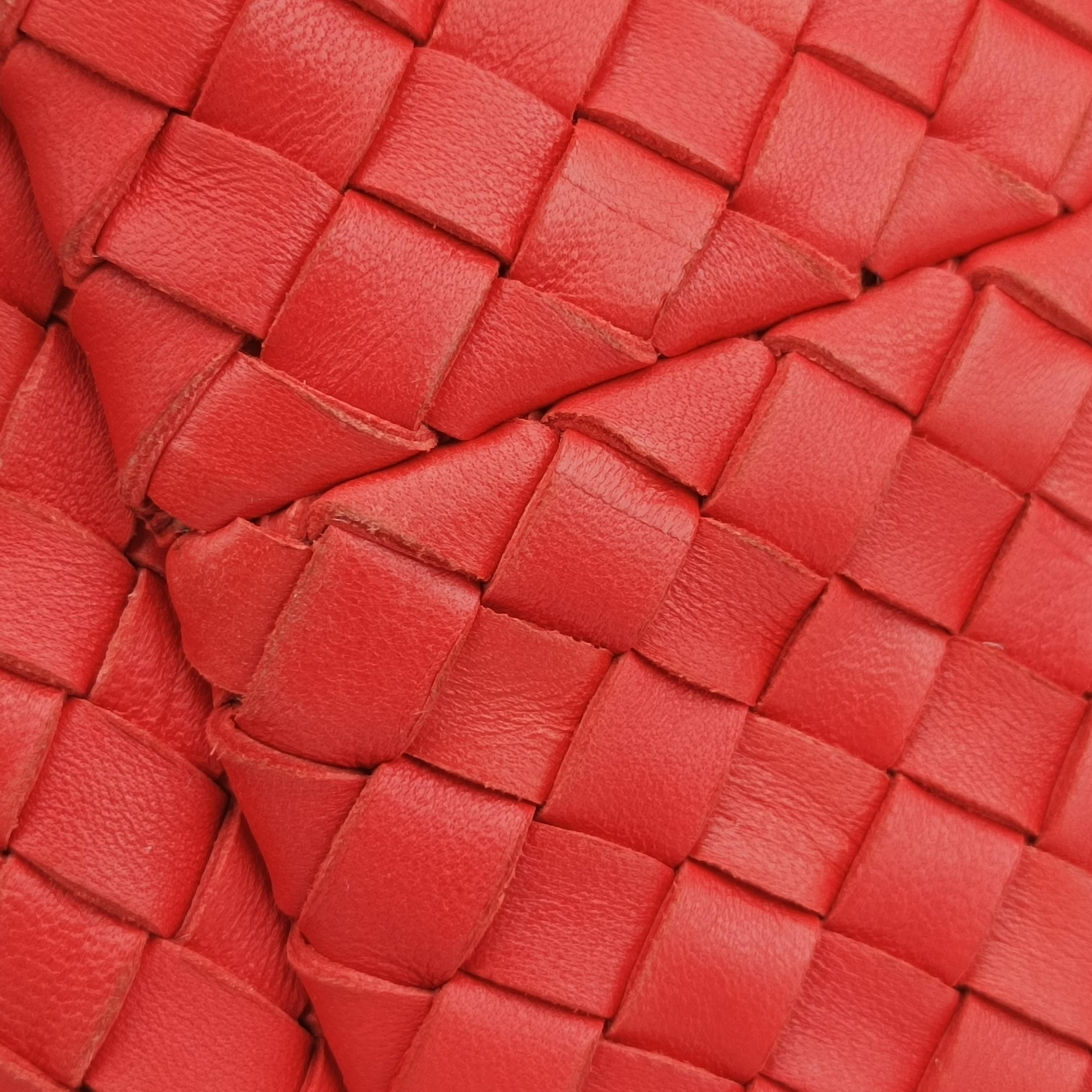 Pre-owned Bottega Veneta Cabat intrecciato Red lambskin  handbag | stylenewstar
