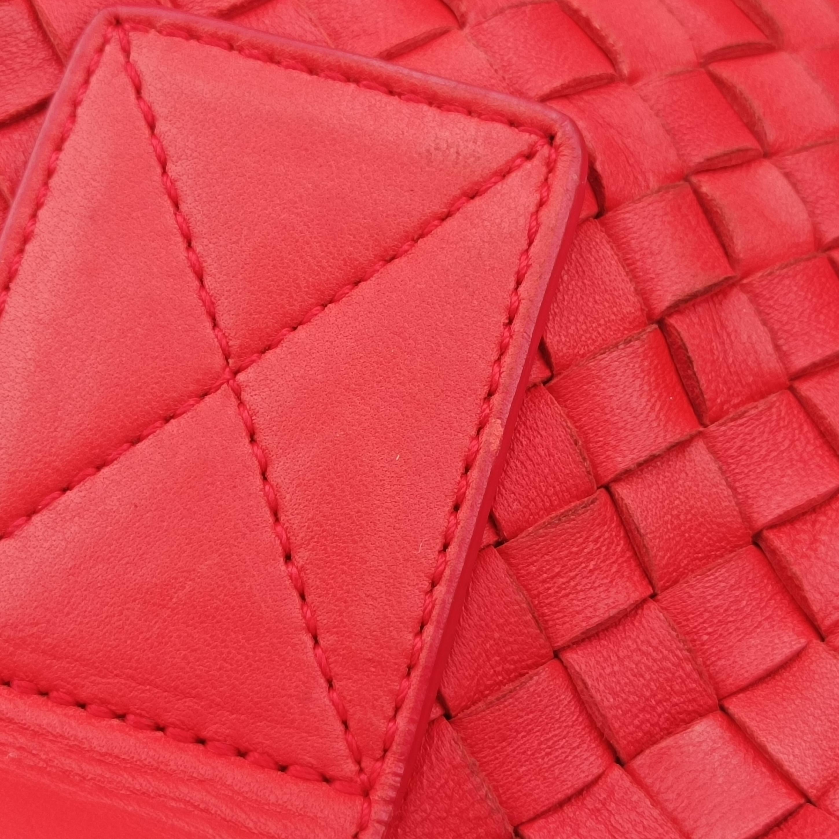 Pre-owned Bottega Veneta Cabat intrecciato Red lambskin  handbag | stylenewstar