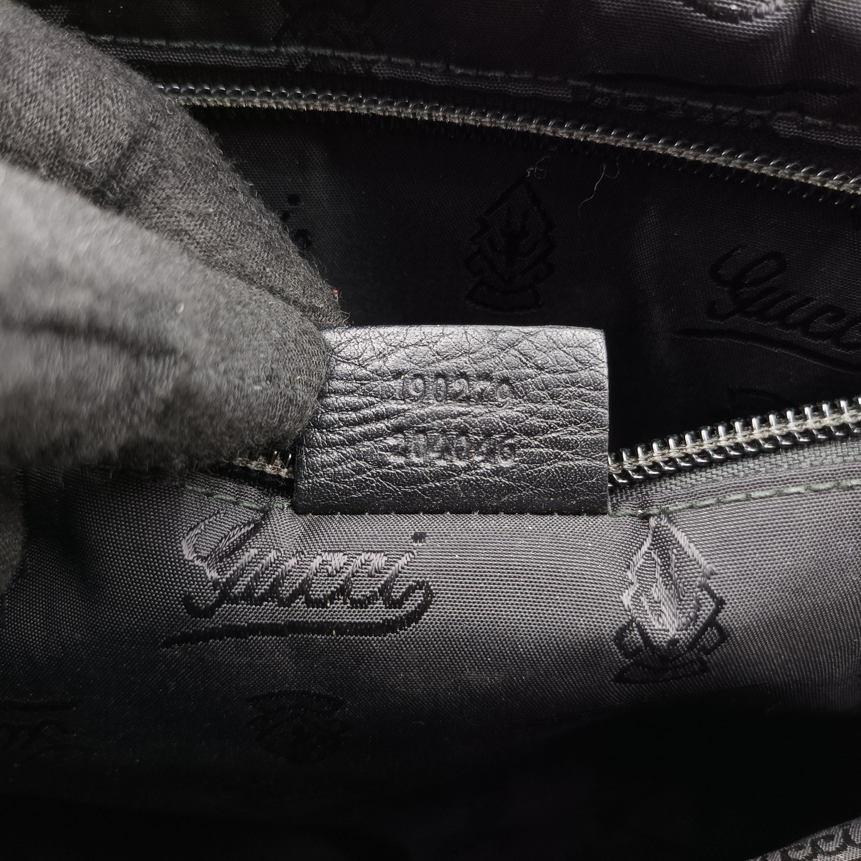 Pre-owned Gucci Hysteria Black Leather 190279 shoulderbag | stylenewstar
