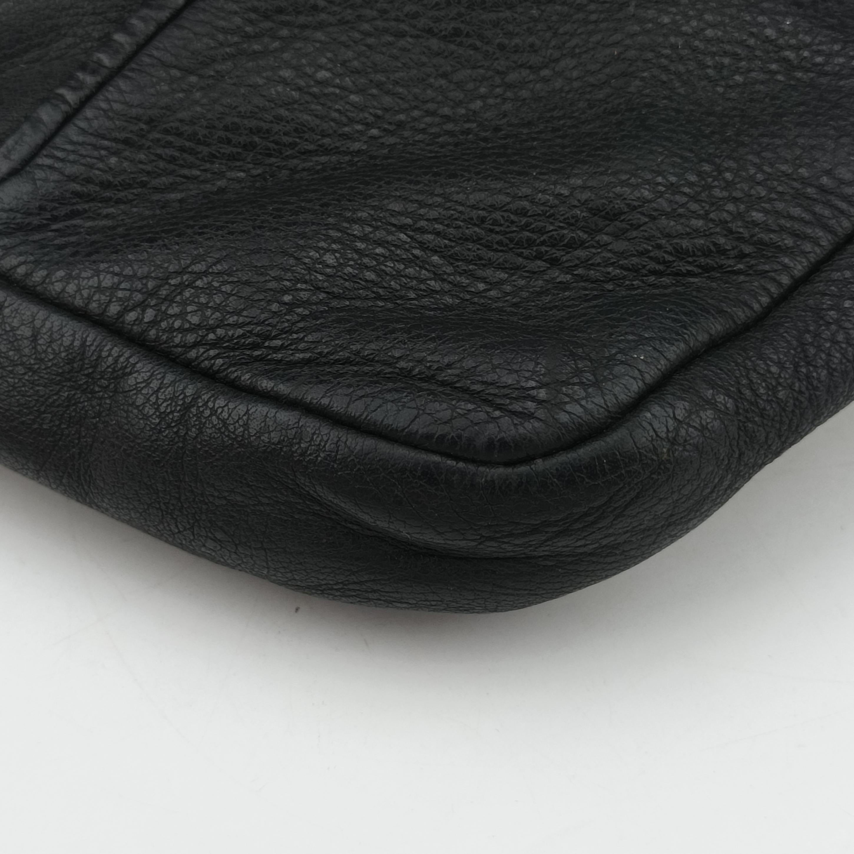 Pre-owned Gucci Hysteria Black Leather 190279 shoulderbag | stylenewstar
