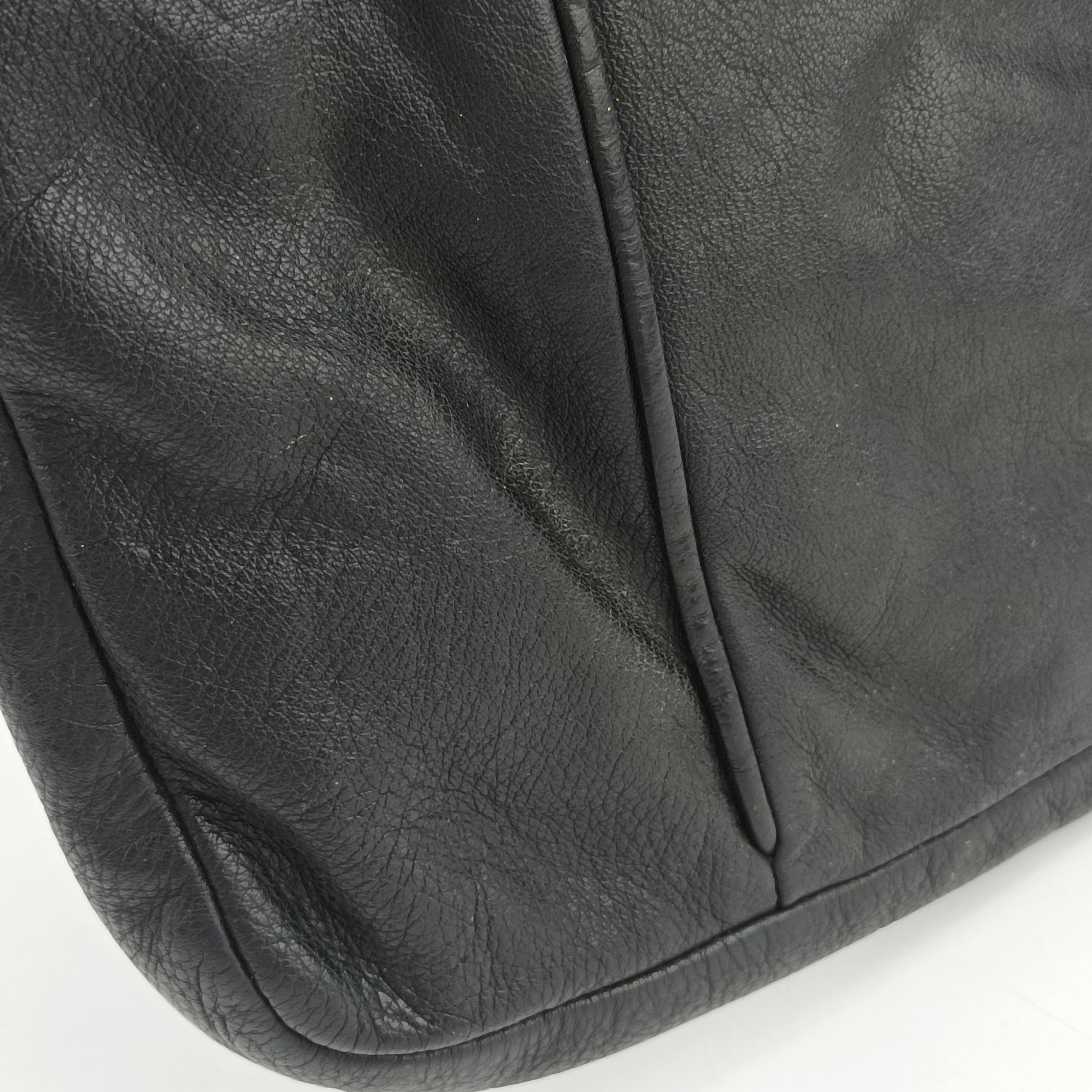 Pre-owned Gucci Hysteria Black Leather 190279 shoulderbag | stylenewstar