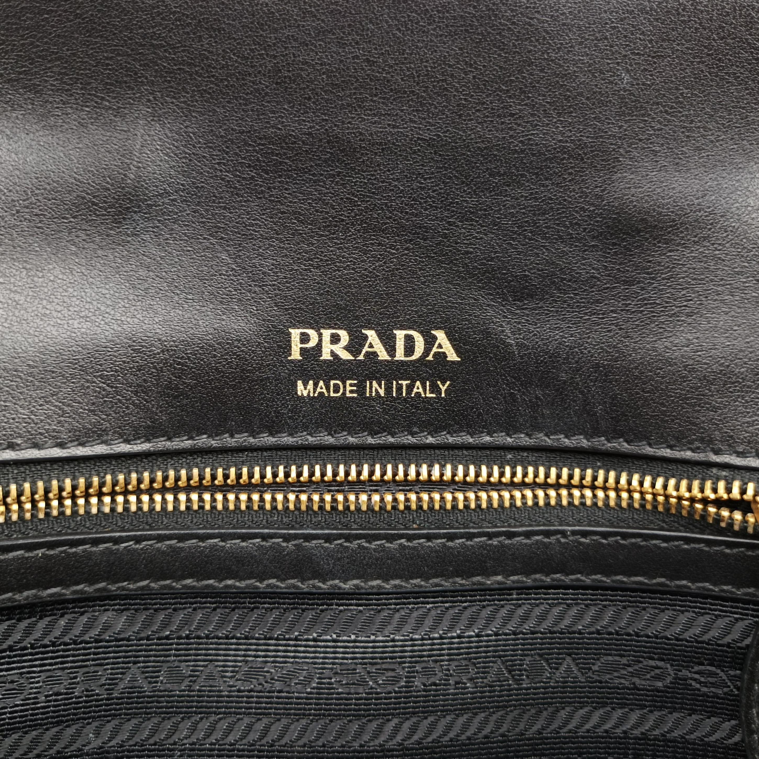 Pre-owned Prada Plex Ribbon black×Red×grey Leather 1BD067 shoulderbag | stylenewstar