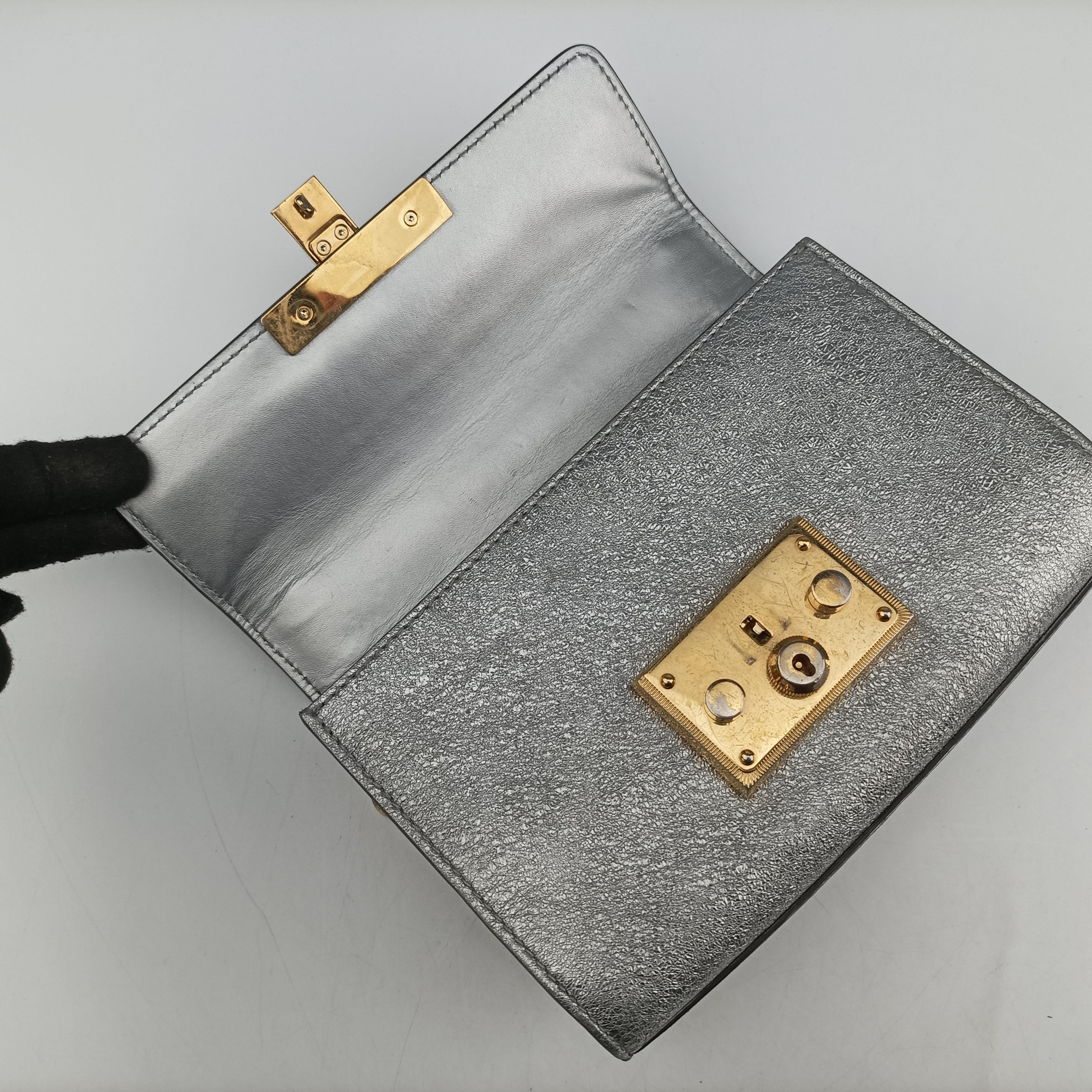 Pre-owned Gucci Padlock Silver Leather 409487 shoulderbag | stylenewstar