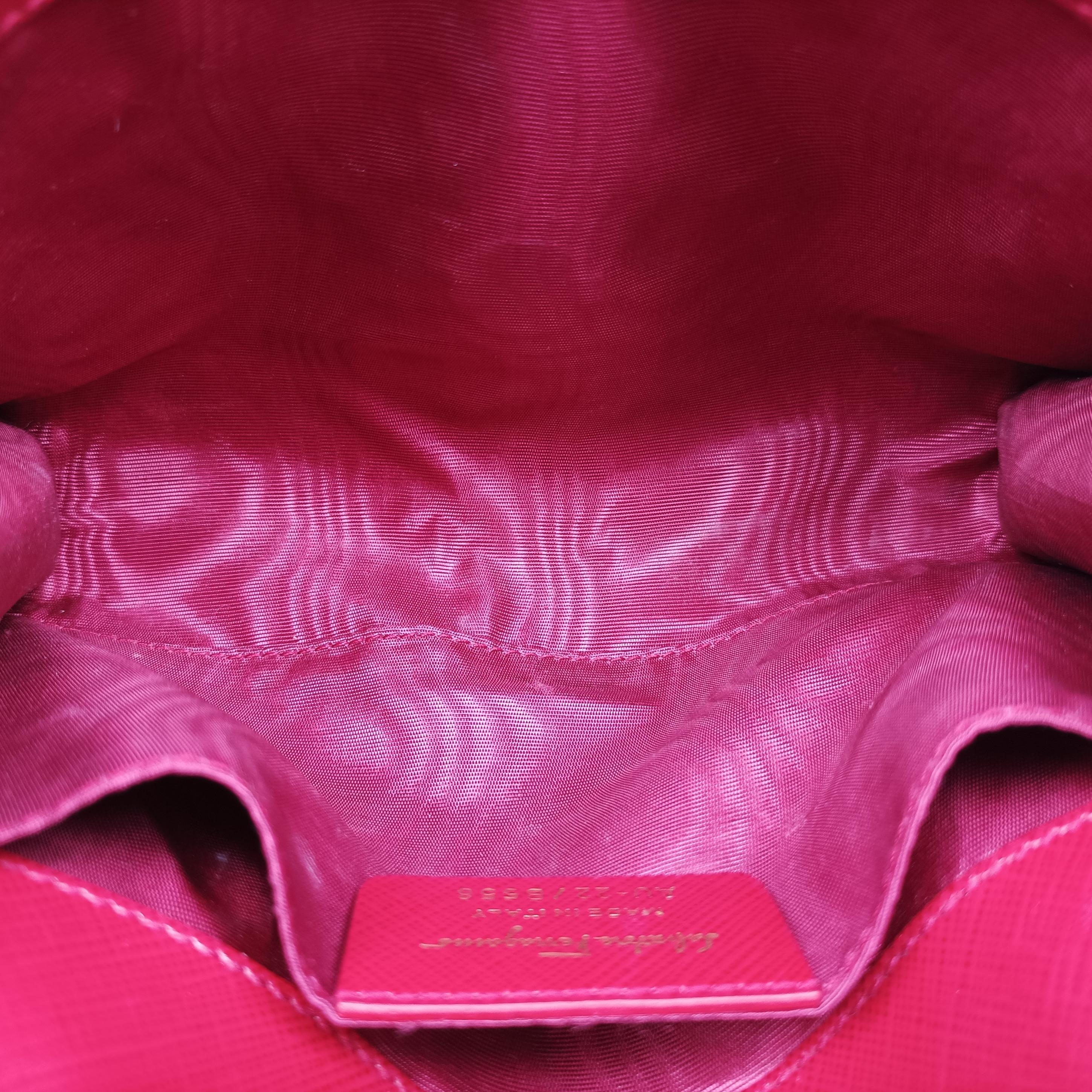 Vintage Ferragamo Ginny Vara Red Leather  shoulderbag | stylenewstar