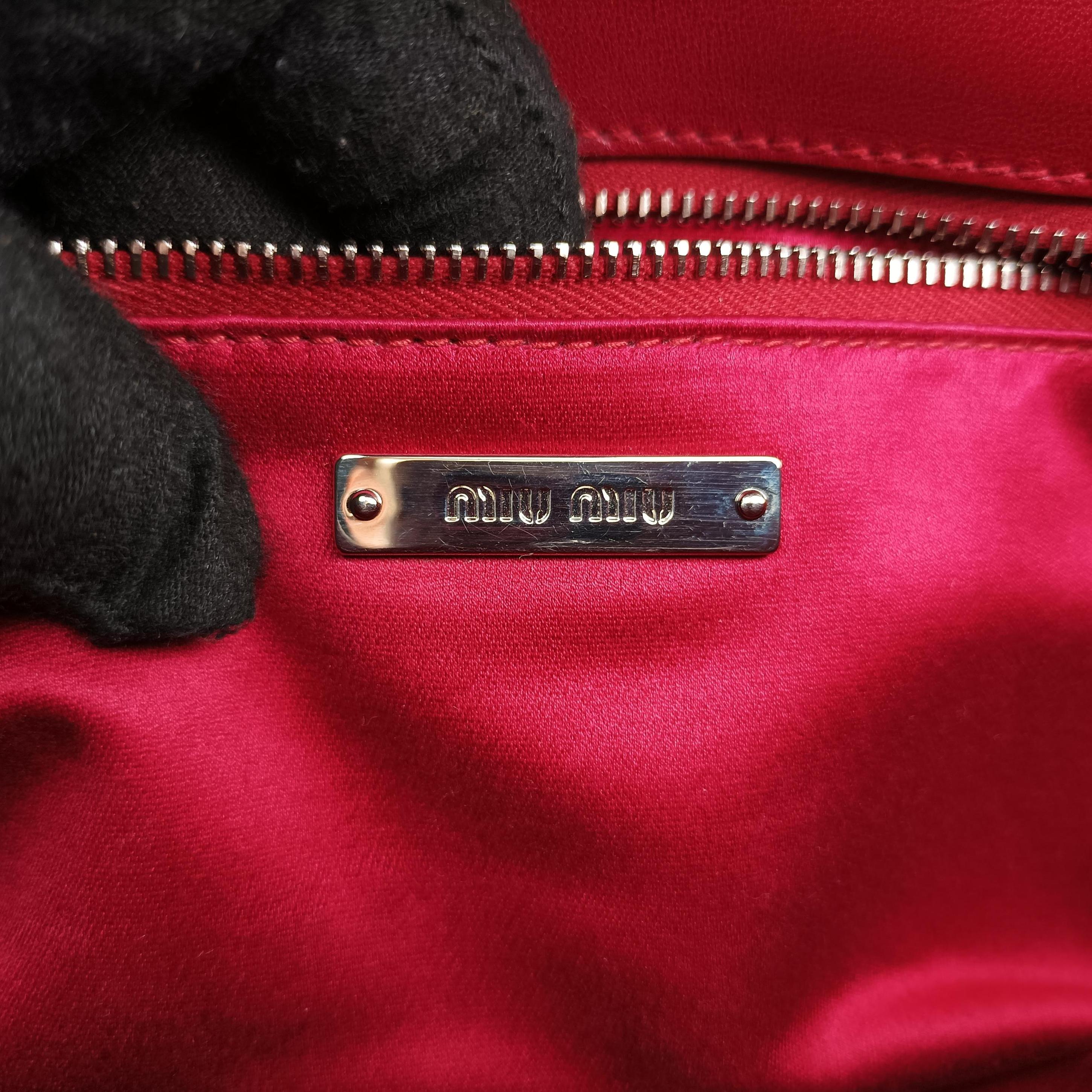 Pre-owned Miu Miu Studded Matelasse Red lambskin  shoulderbag | stylenewstar