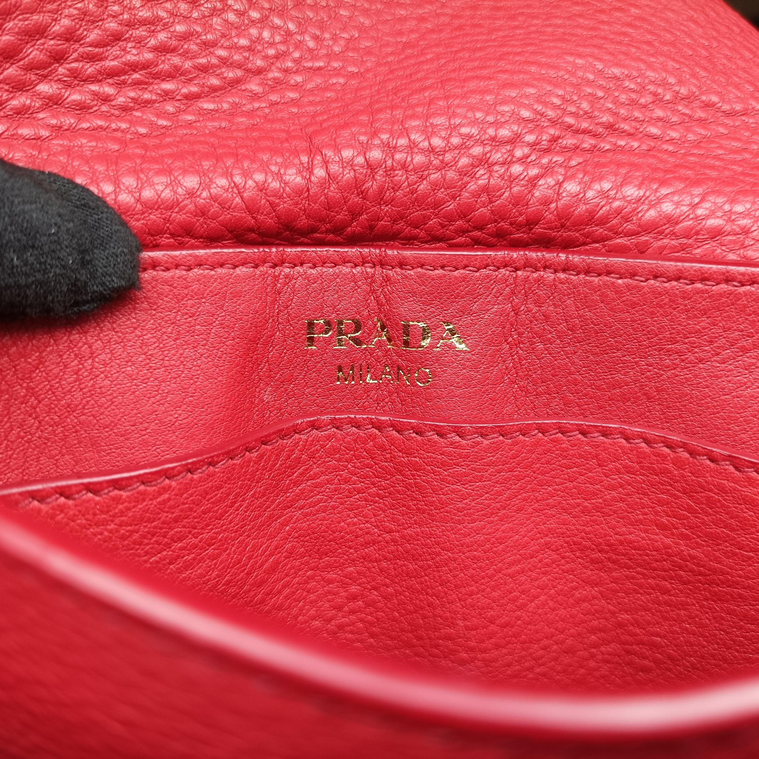 Secondhand Prada Pebbled Vitello Daino Saddle Red Leather  shoulderbag | stylenewstar