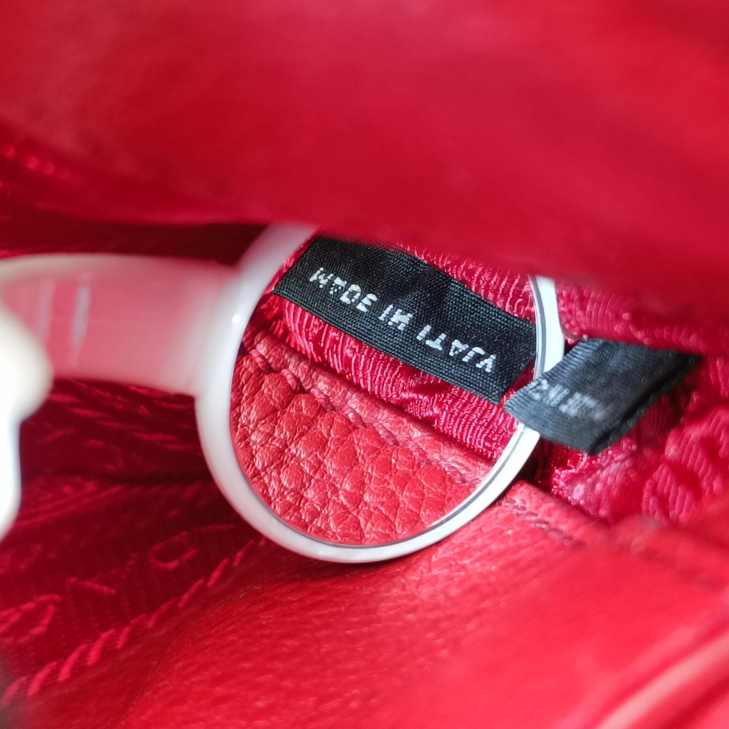 Secondhand Prada Pebbled Vitello Daino Saddle Red Leather  shoulderbag | stylenewstar