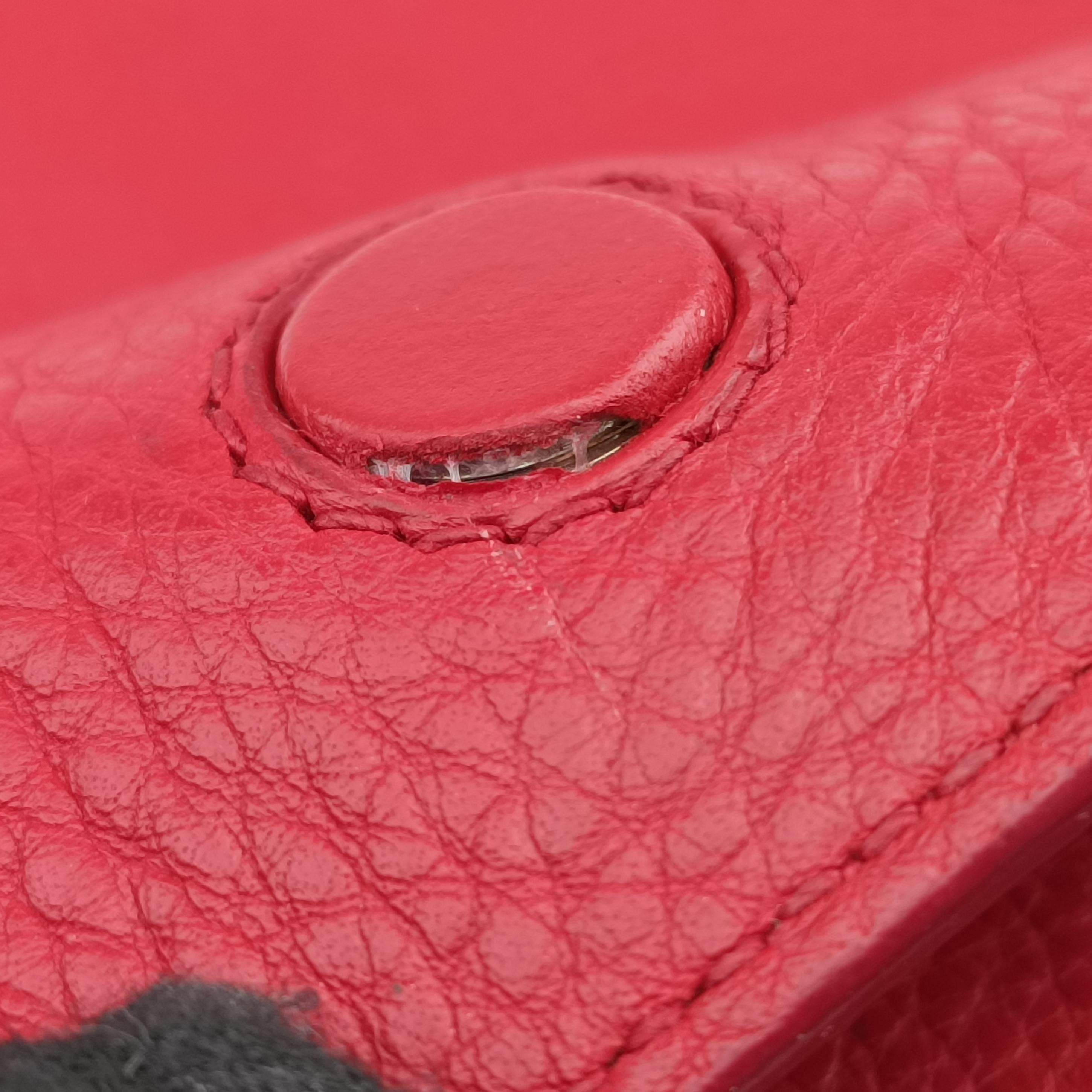 Secondhand Prada Pebbled Vitello Daino Saddle Red Leather  shoulderbag | stylenewstar