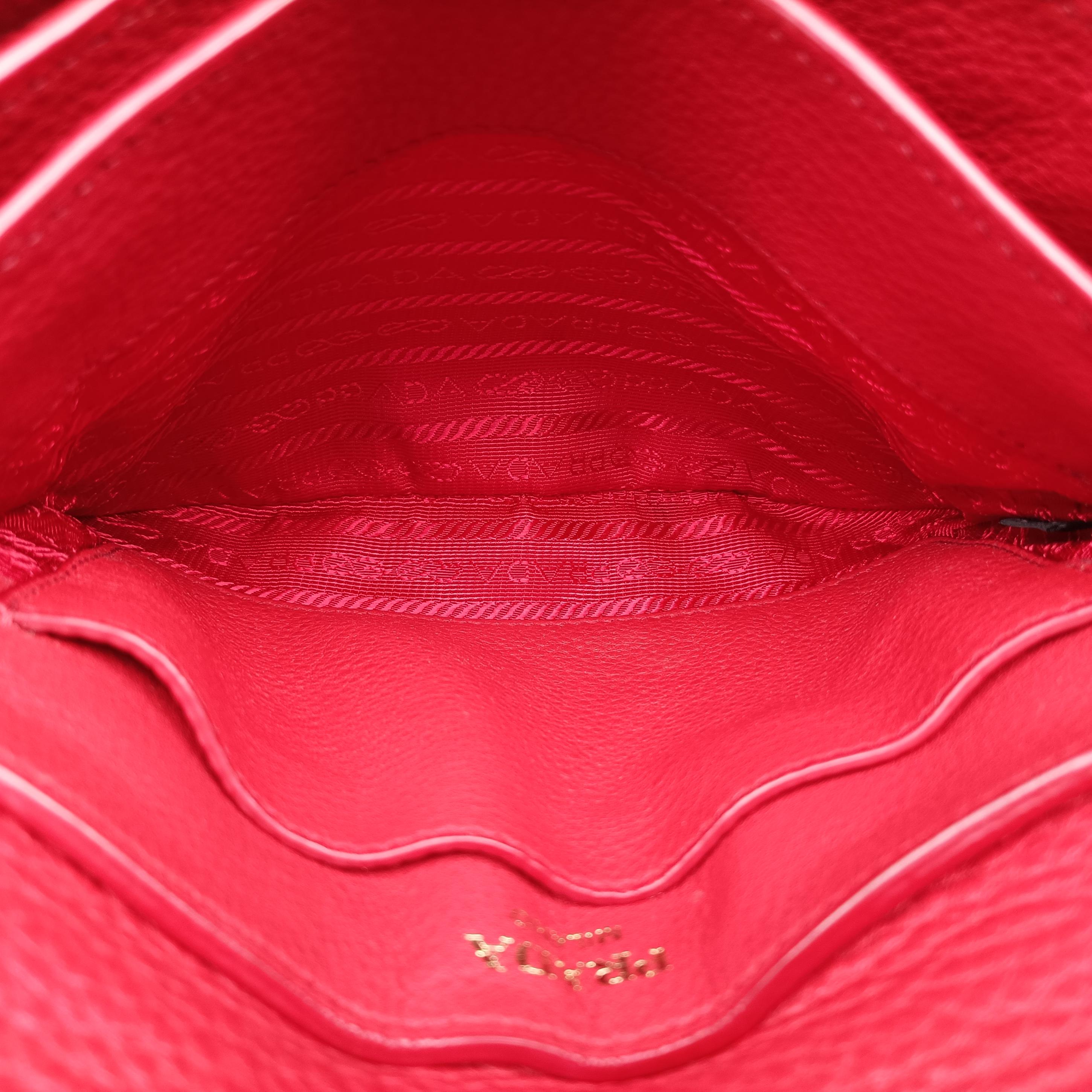 Secondhand Prada Pebbled Vitello Daino Saddle Red Leather  shoulderbag | stylenewstar