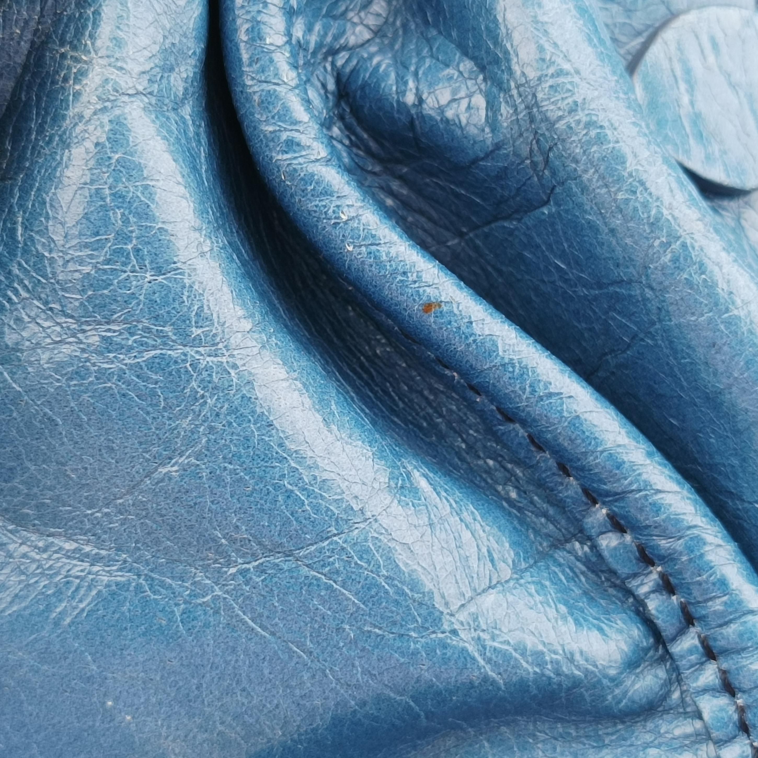 Pre-owned Miu Miu Vitello Blue leather  shoulderbag | stylenewstar