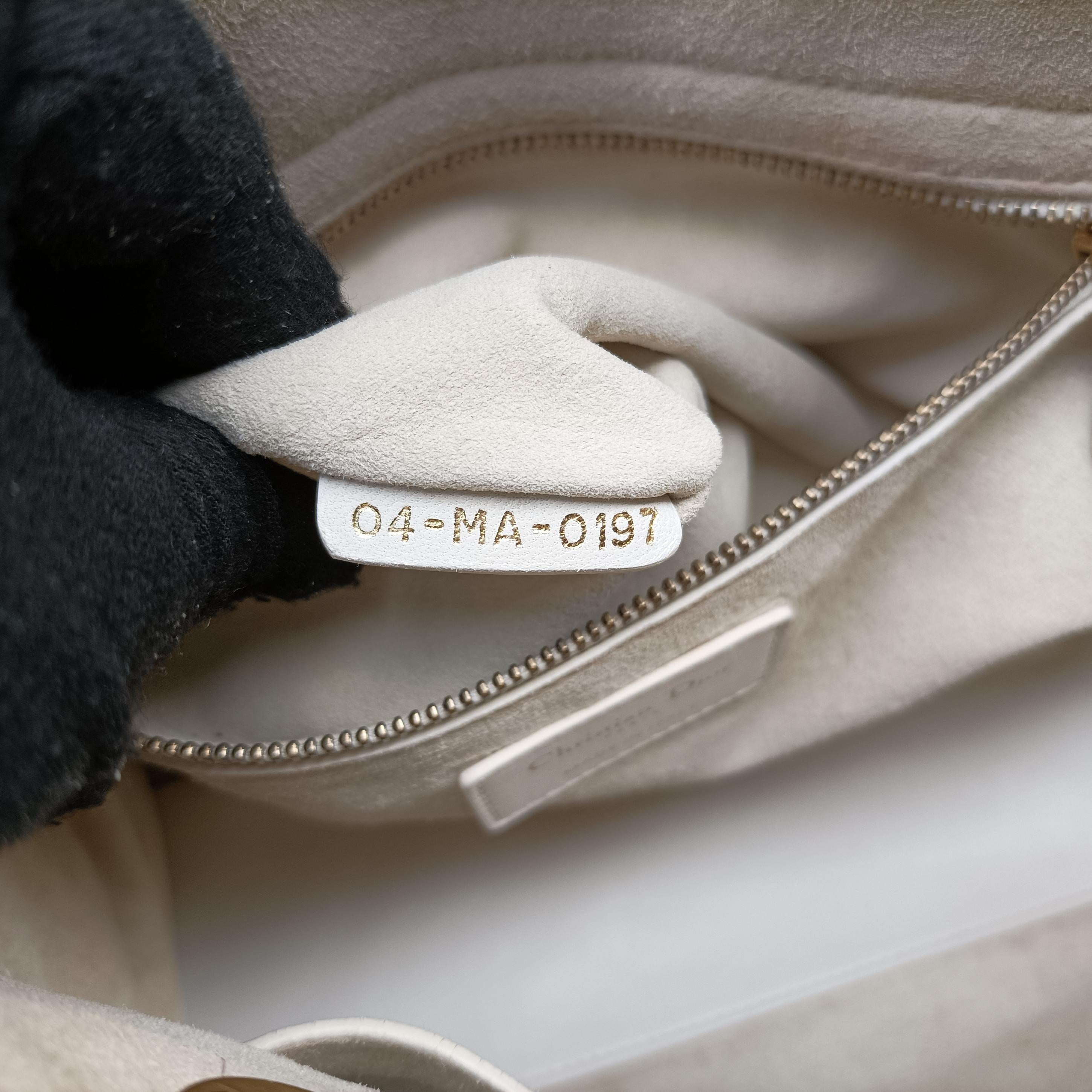 Pre-owned Christian Dior Lady Dior White lambskin  shoulderbag | stylenewstar