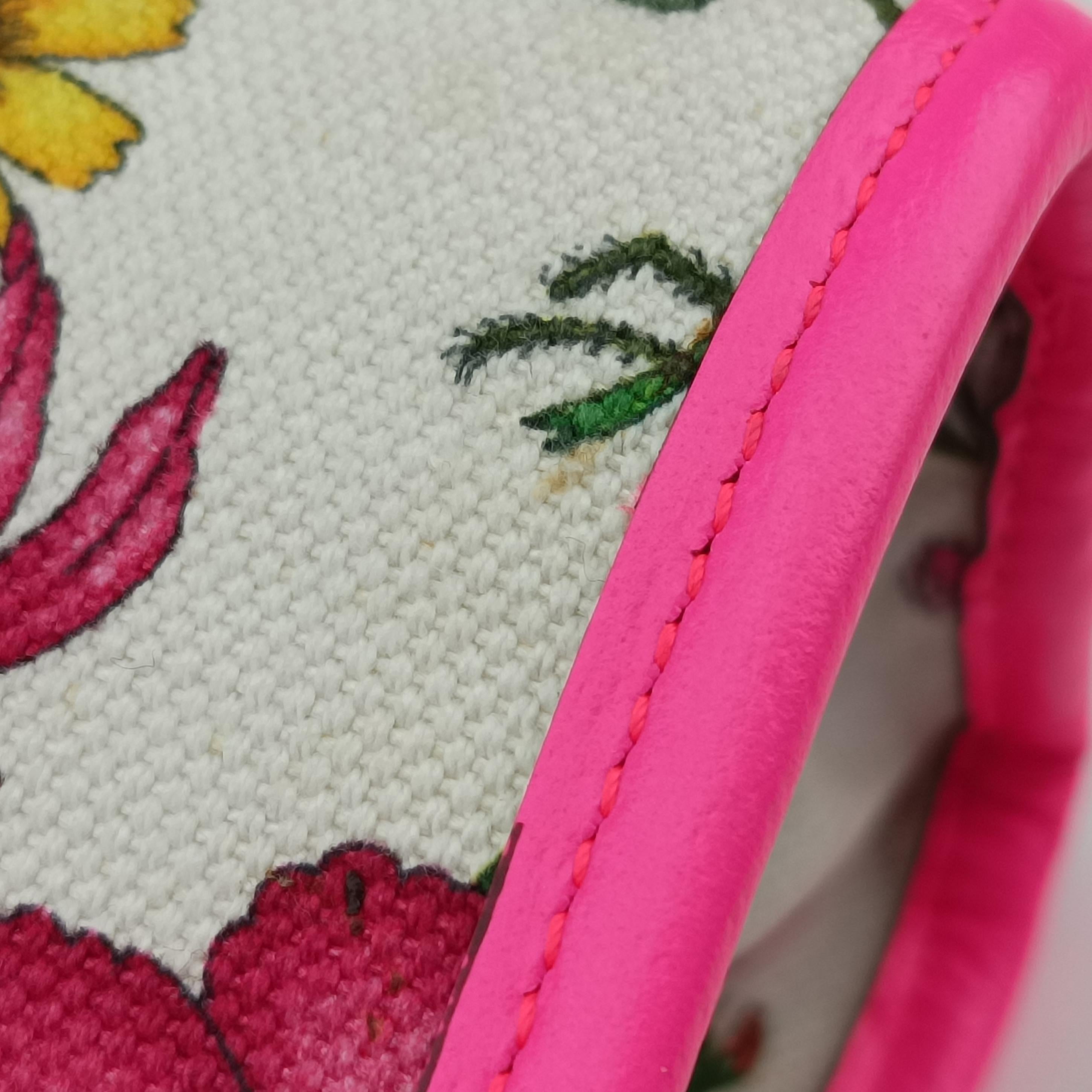 Pre-owned Gucci Flora Pink x White x Multicolor Canvas 550141 shoulderbag | stylenewstar