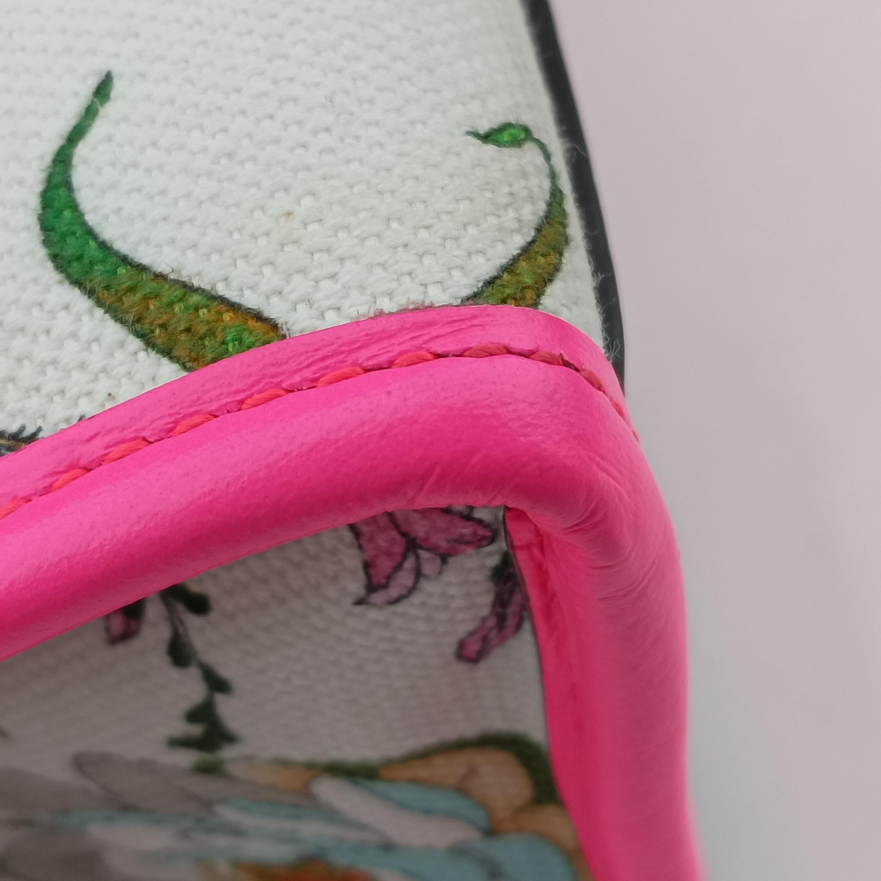 Pre-owned Gucci Flora Pink x White x Multicolor Canvas 550141 shoulderbag | stylenewstar
