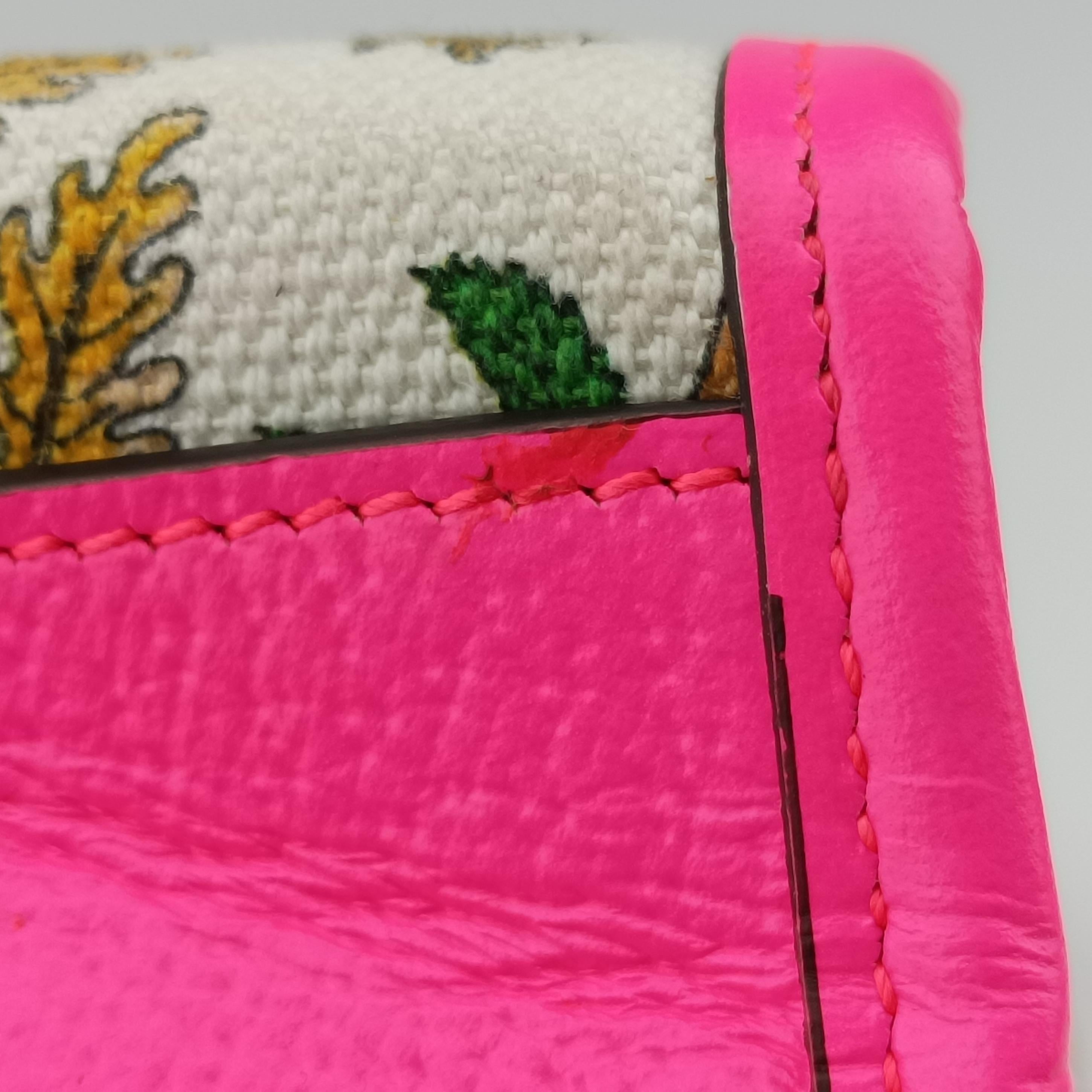 Pre-owned Gucci Flora Pink x White x Multicolor Canvas 550141 shoulderbag | stylenewstar