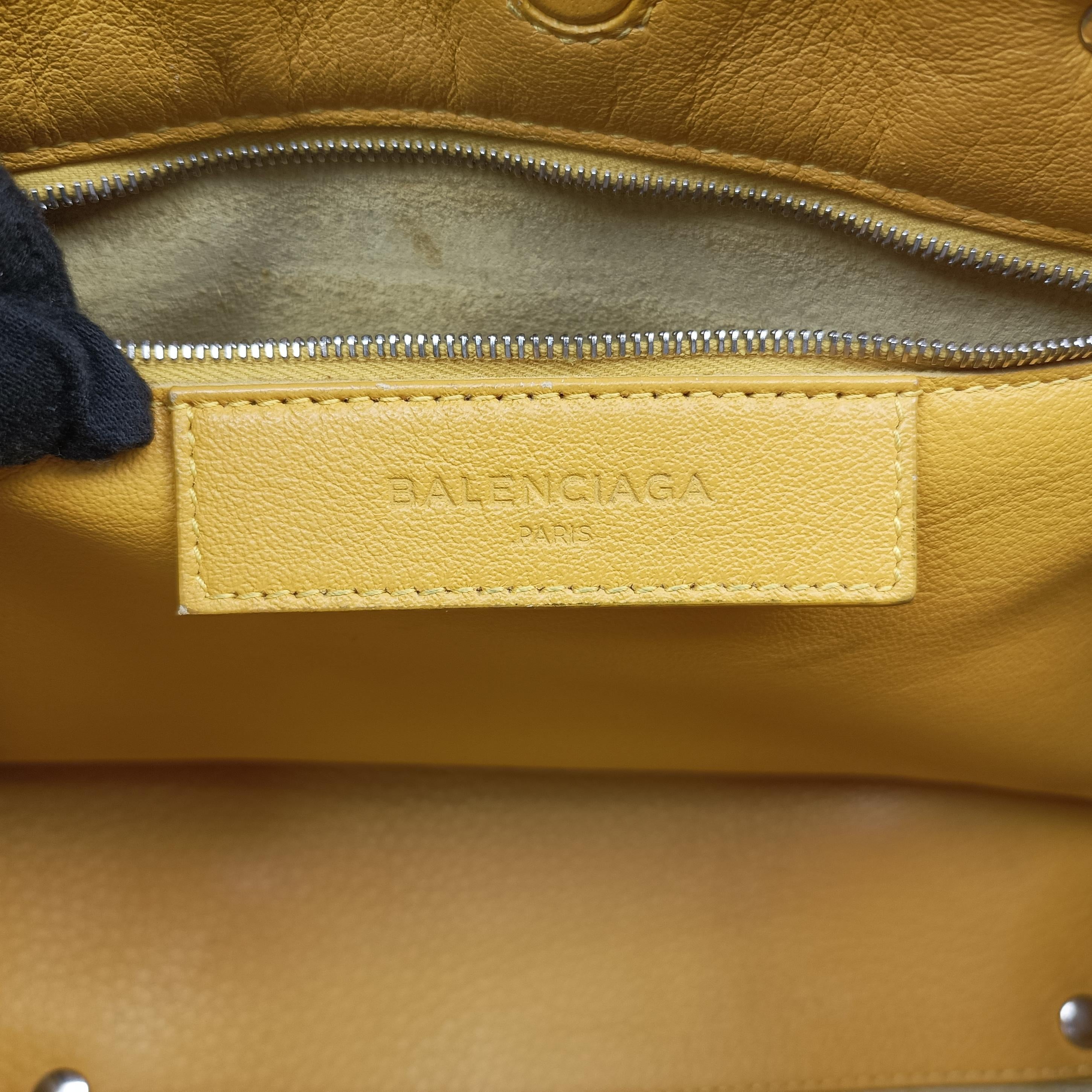 Pre-owned Balenciaga Paper A6 Zip Around Yellow Leather 370926 shoulderbag | stylenewstar
