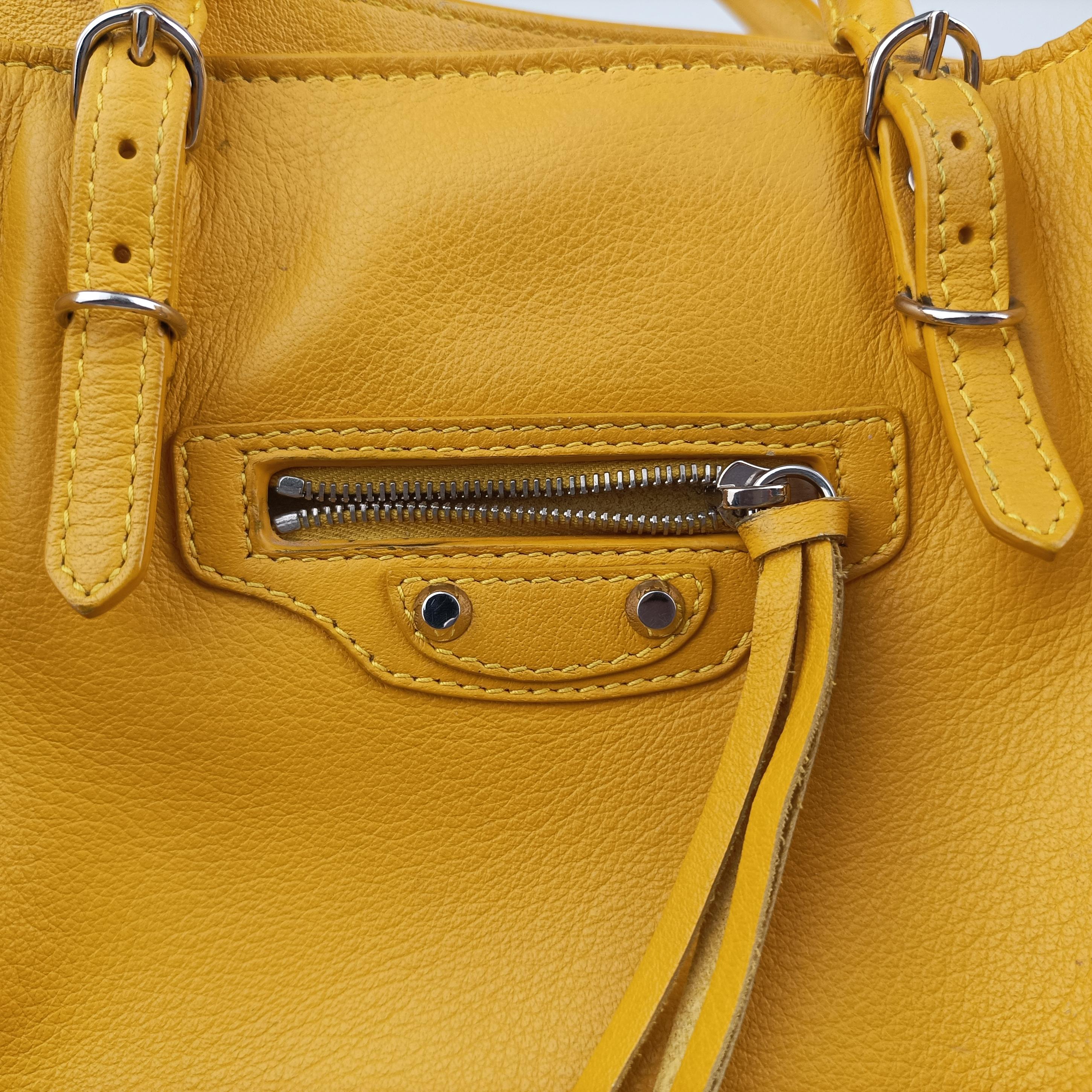 Pre-owned Balenciaga Paper A6 Zip Around Yellow Leather 370926 shoulderbag | stylenewstar