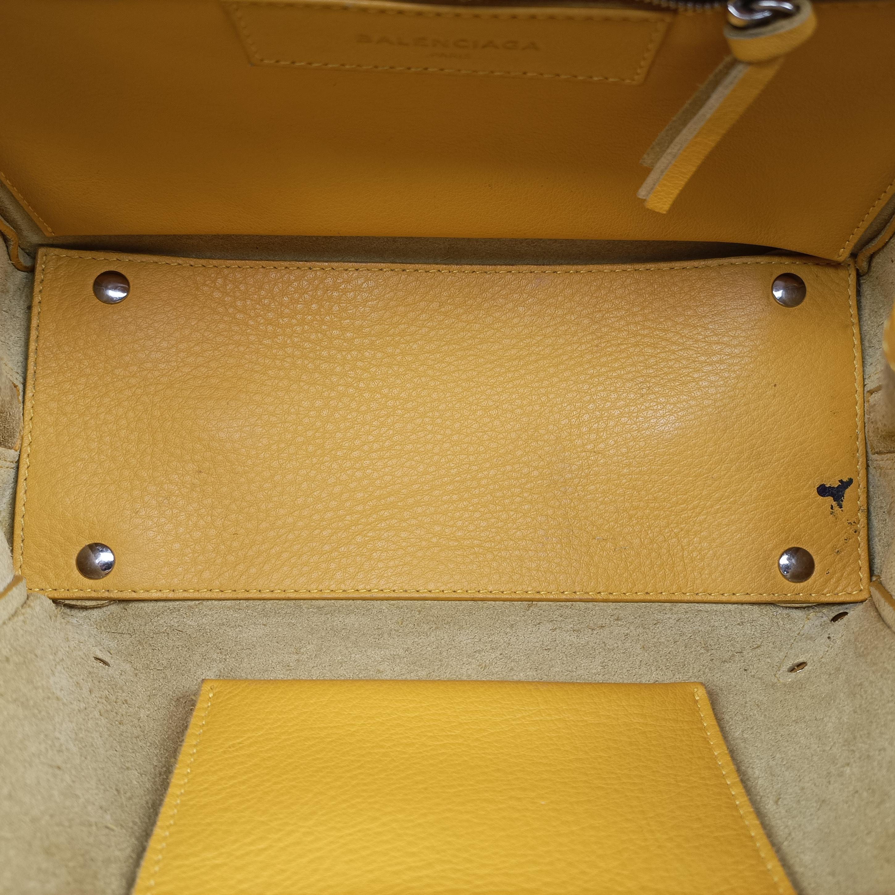 Pre-owned Balenciaga Paper A6 Zip Around Yellow Leather 370926 shoulderbag | stylenewstar