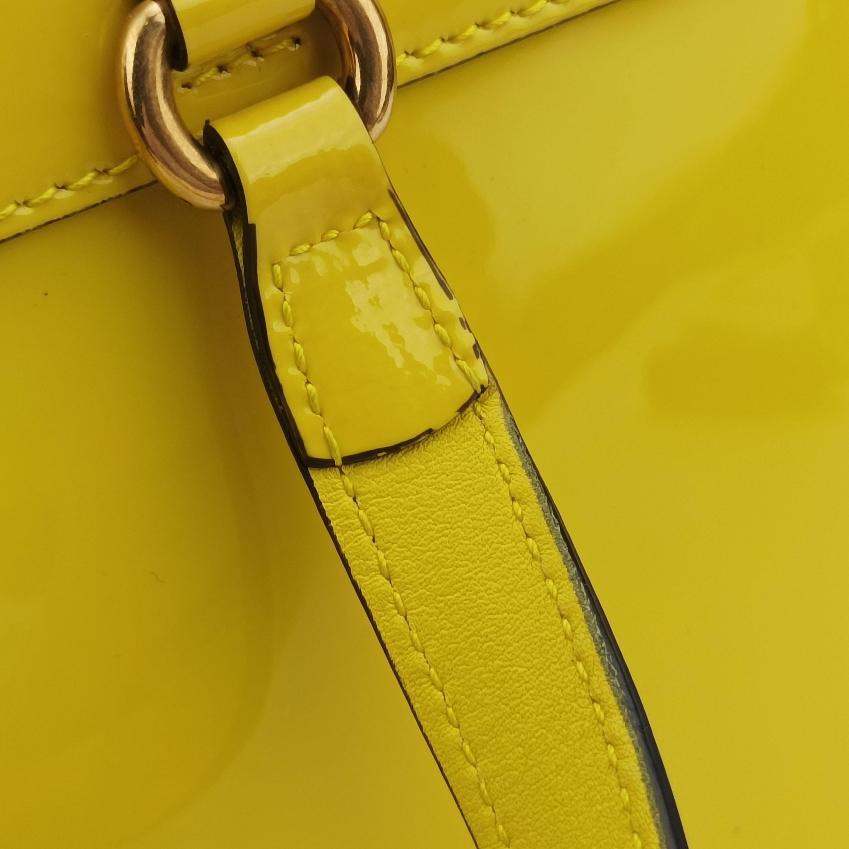 Pre-owned Gucci Bright Bit Yellow Patent 371925 shoulderbag | stylenewstar