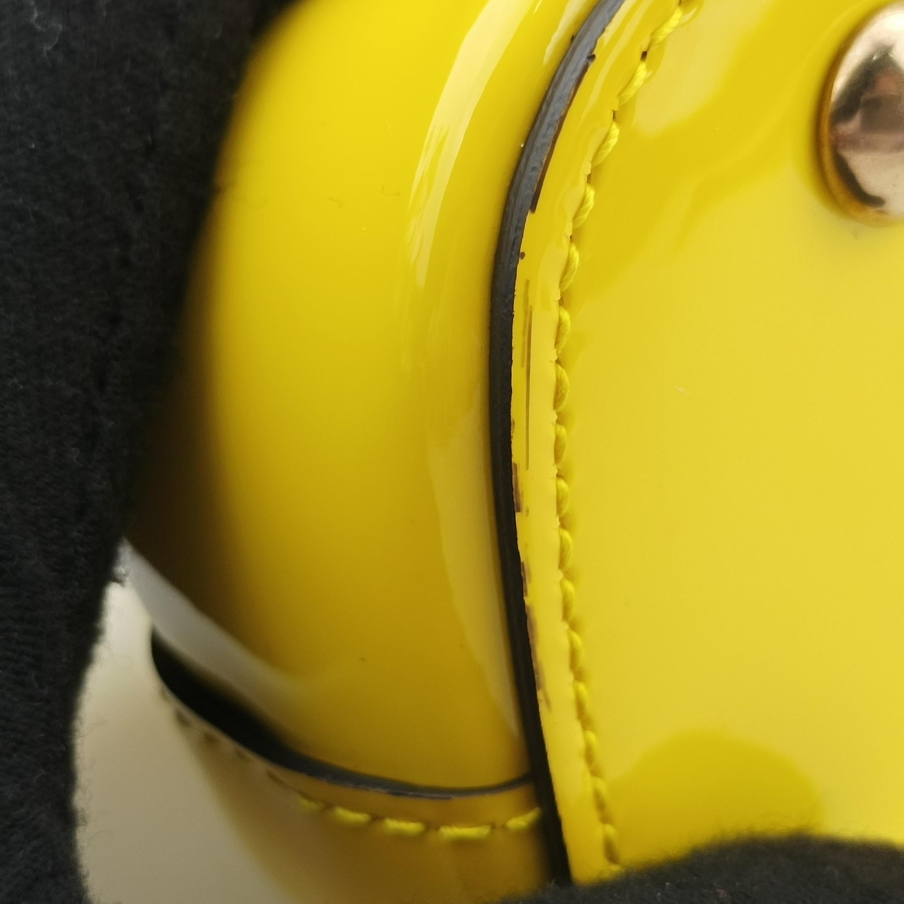 Pre-owned Gucci Bright Bit Yellow Patent 371925 shoulderbag | stylenewstar