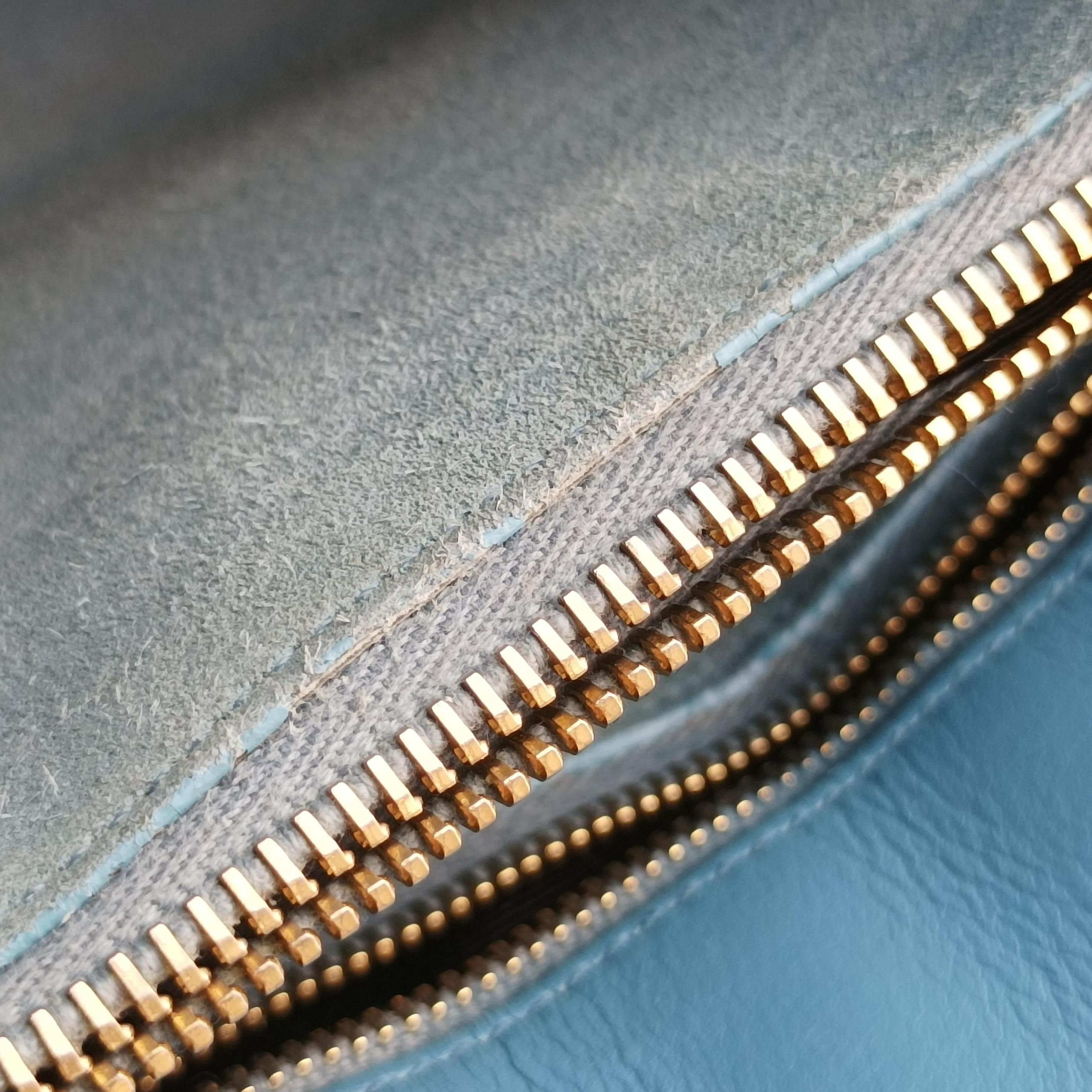 Secondhand Yves Saint Laurent SAC DE JOUR Blue Leather 324823 shoulderbag | stylenewstar