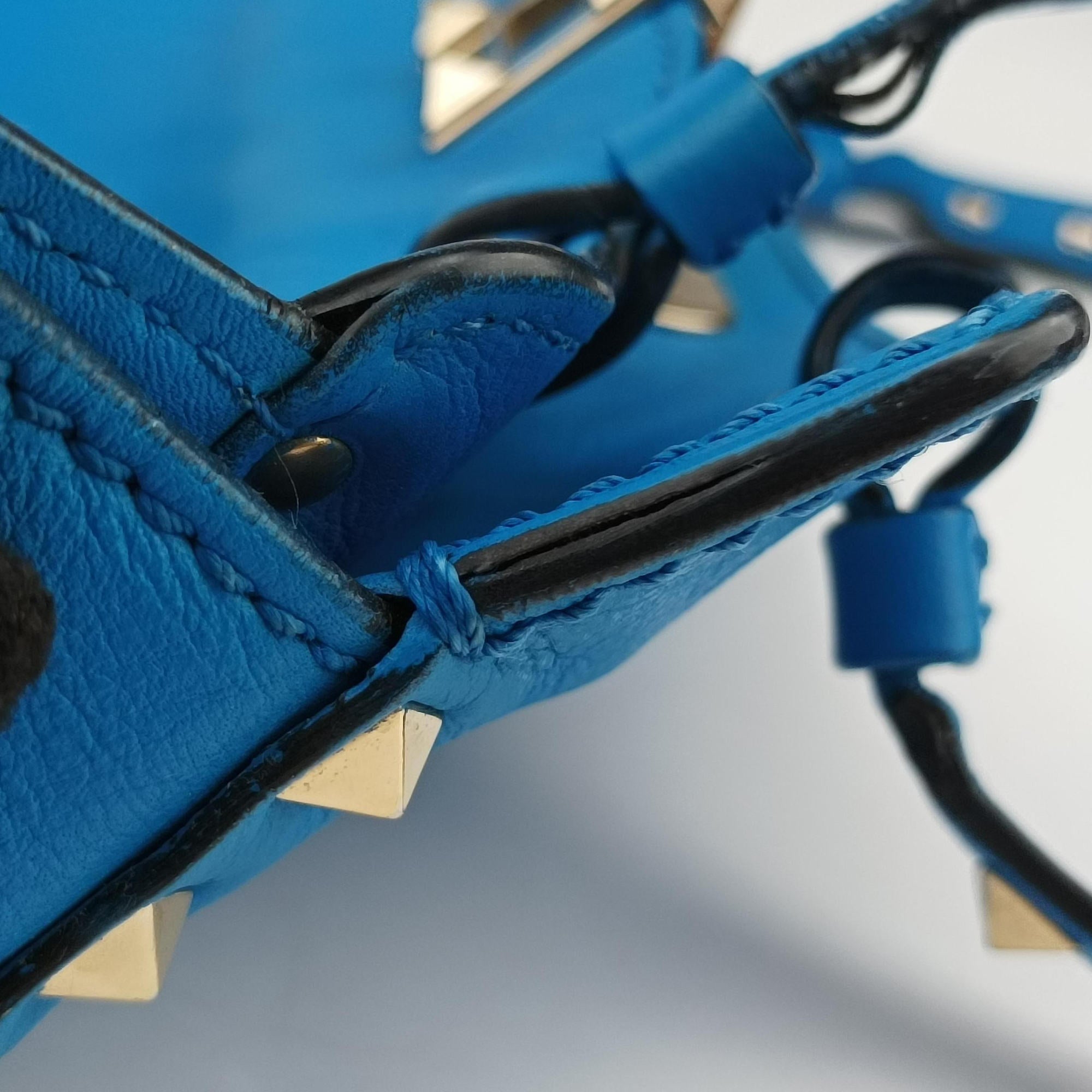 Pre-owned Valentino Rockstud Blue Leather  shoulderbag | stylenewstar