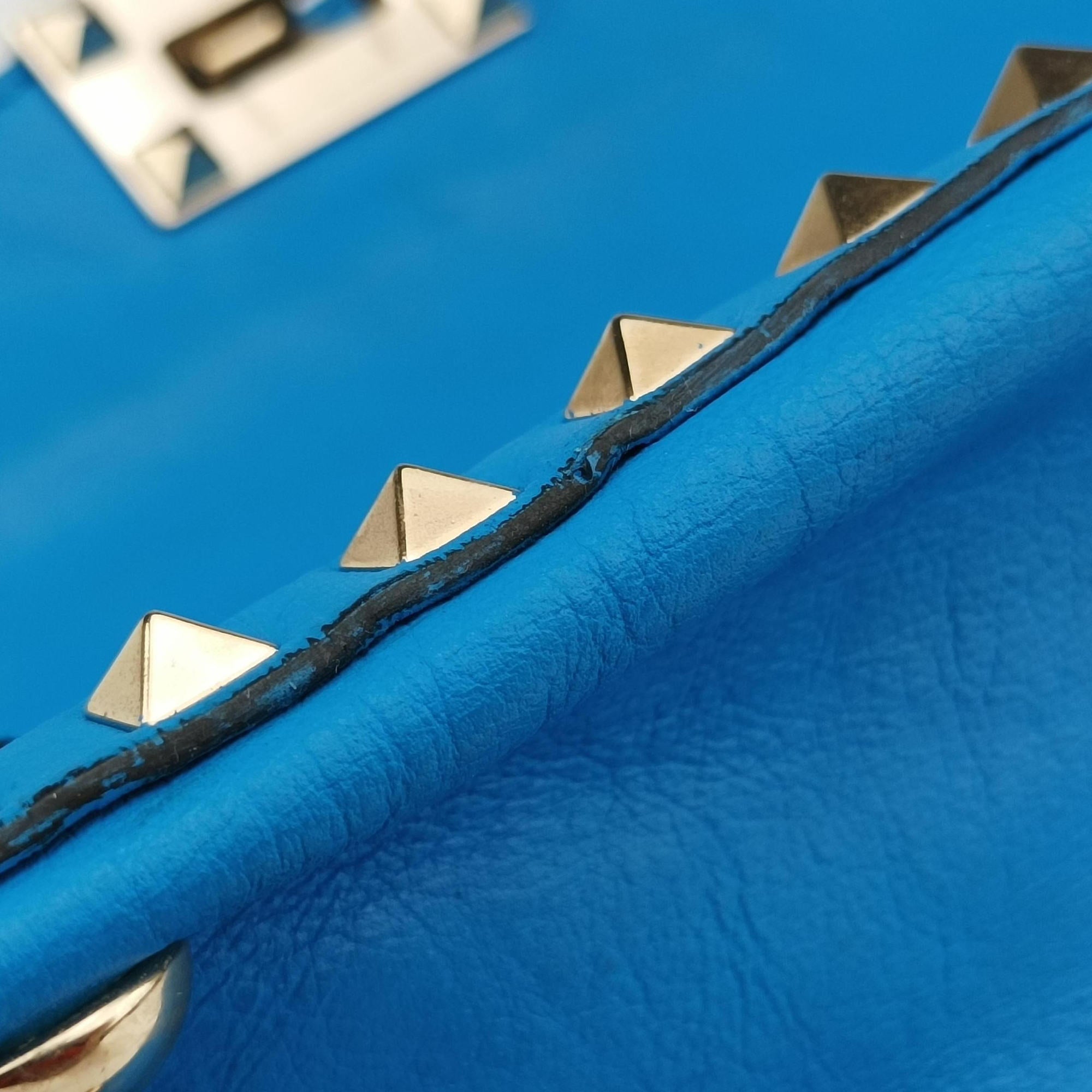 Pre-owned Valentino Rockstud Blue Leather  shoulderbag | stylenewstar
