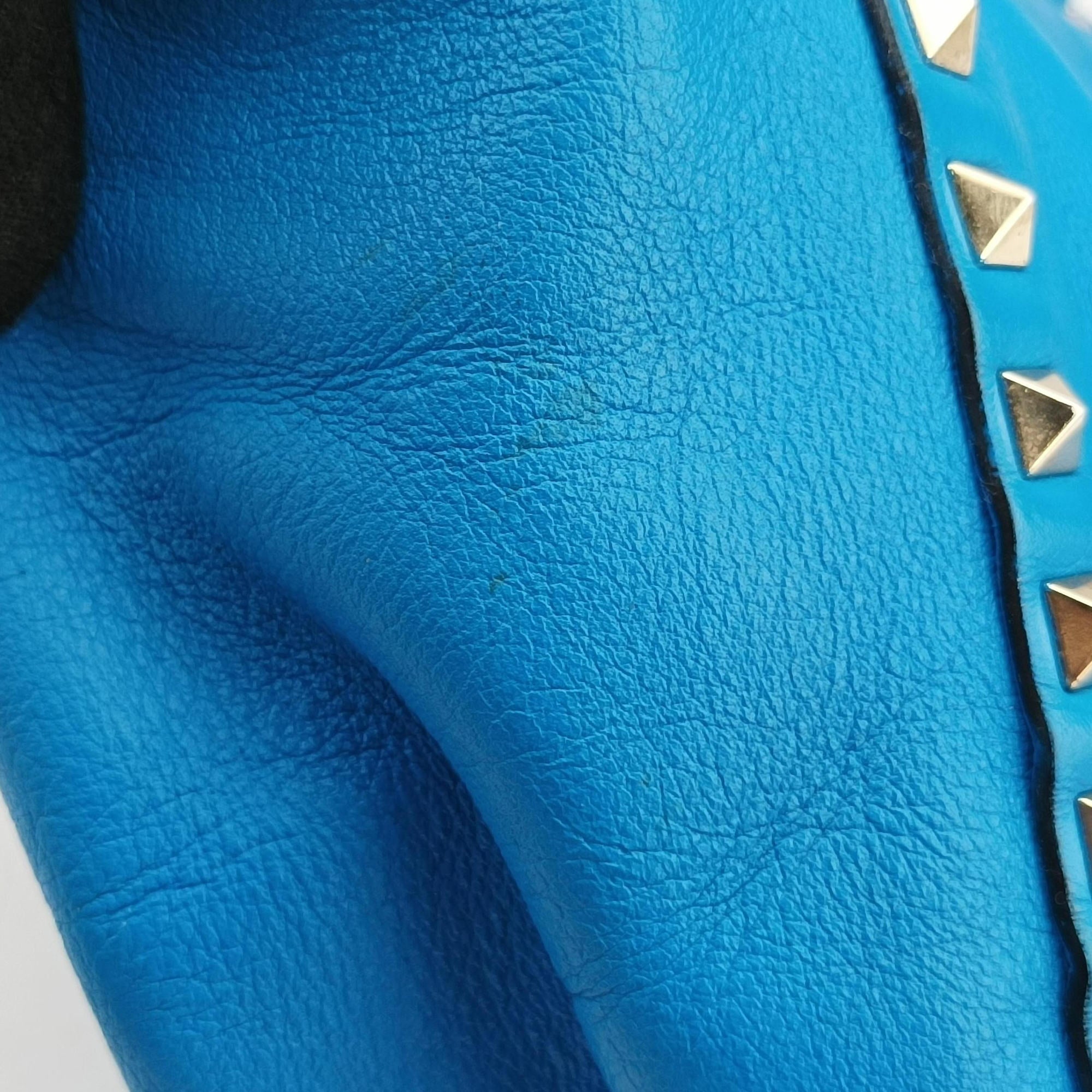 Pre-owned Valentino Rockstud Blue Leather  shoulderbag | stylenewstar