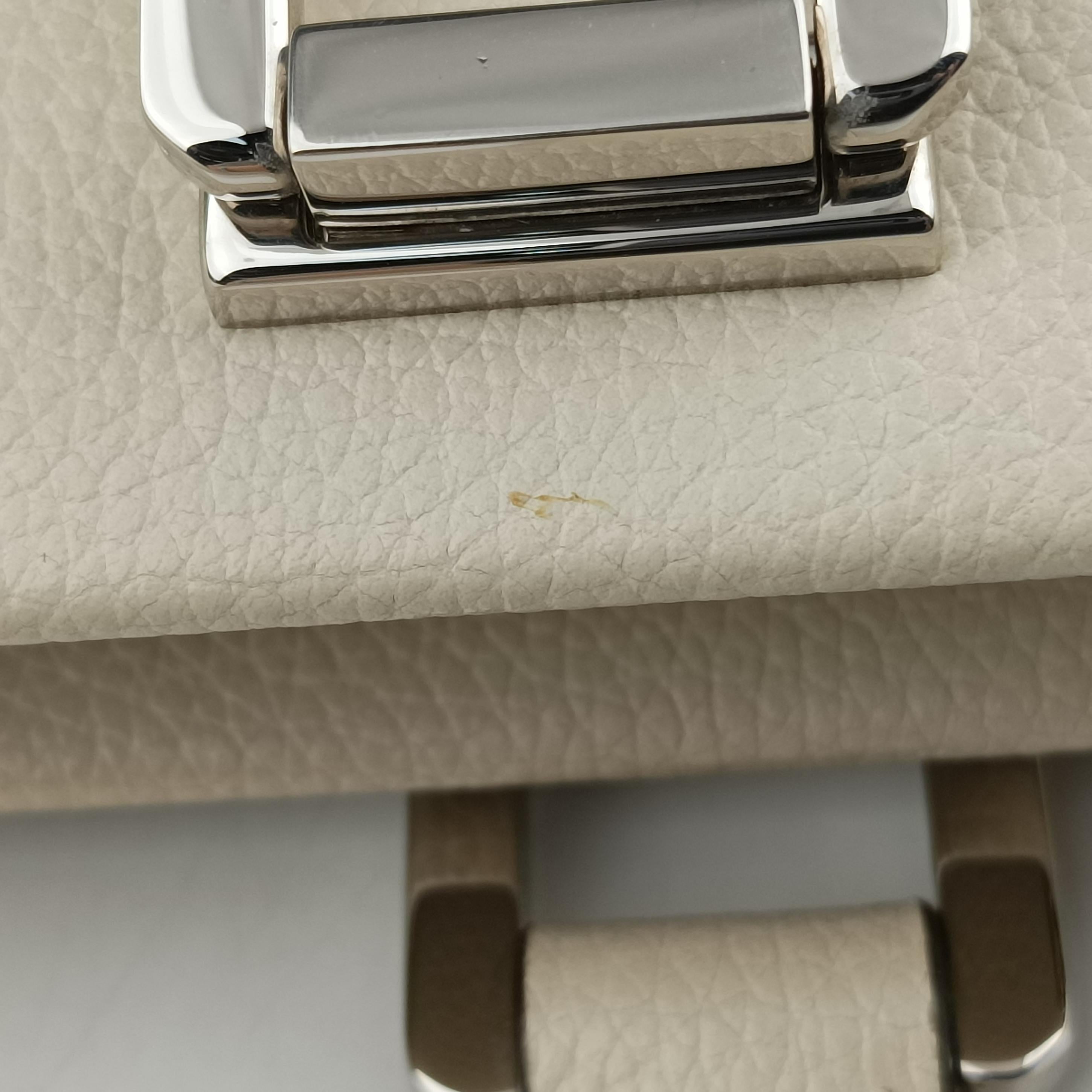Pre-owned Gucci Zumi White Leather 569712 shoulderbag | stylenewstar