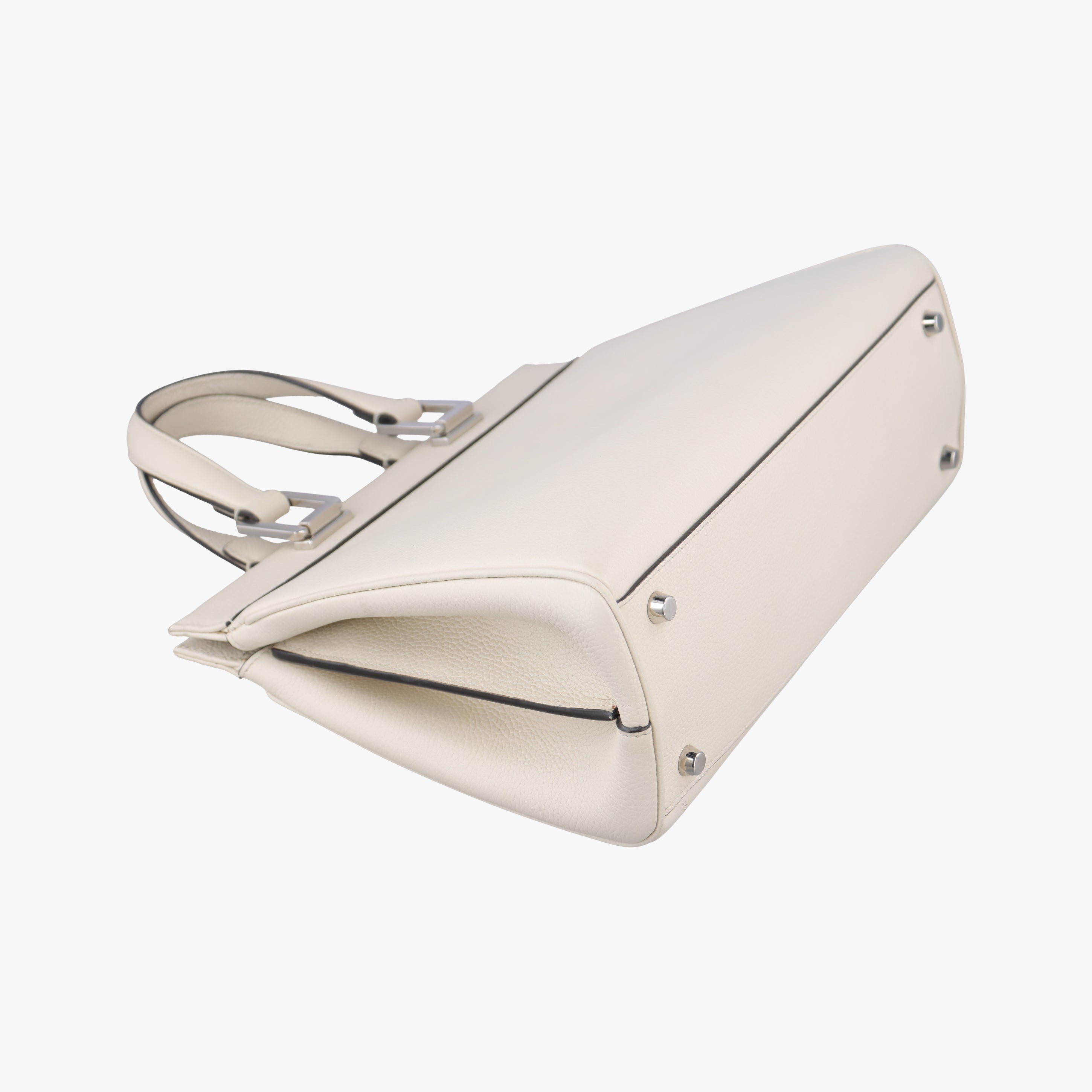 Pre-owned Gucci Zumi White Leather 569712 shoulderbag | stylenewstar