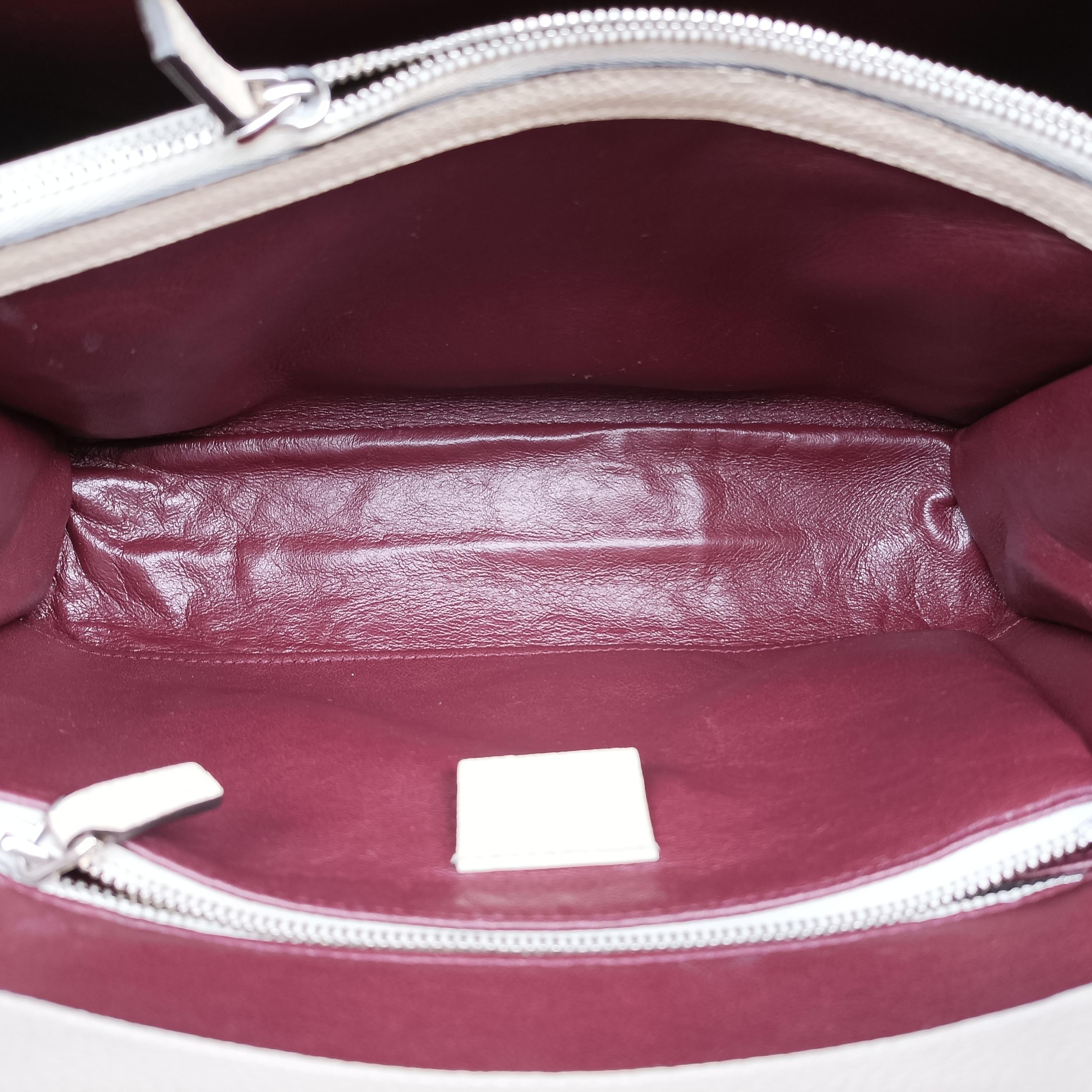 Pre-owned Gucci Zumi White Leather 569712 shoulderbag | stylenewstar