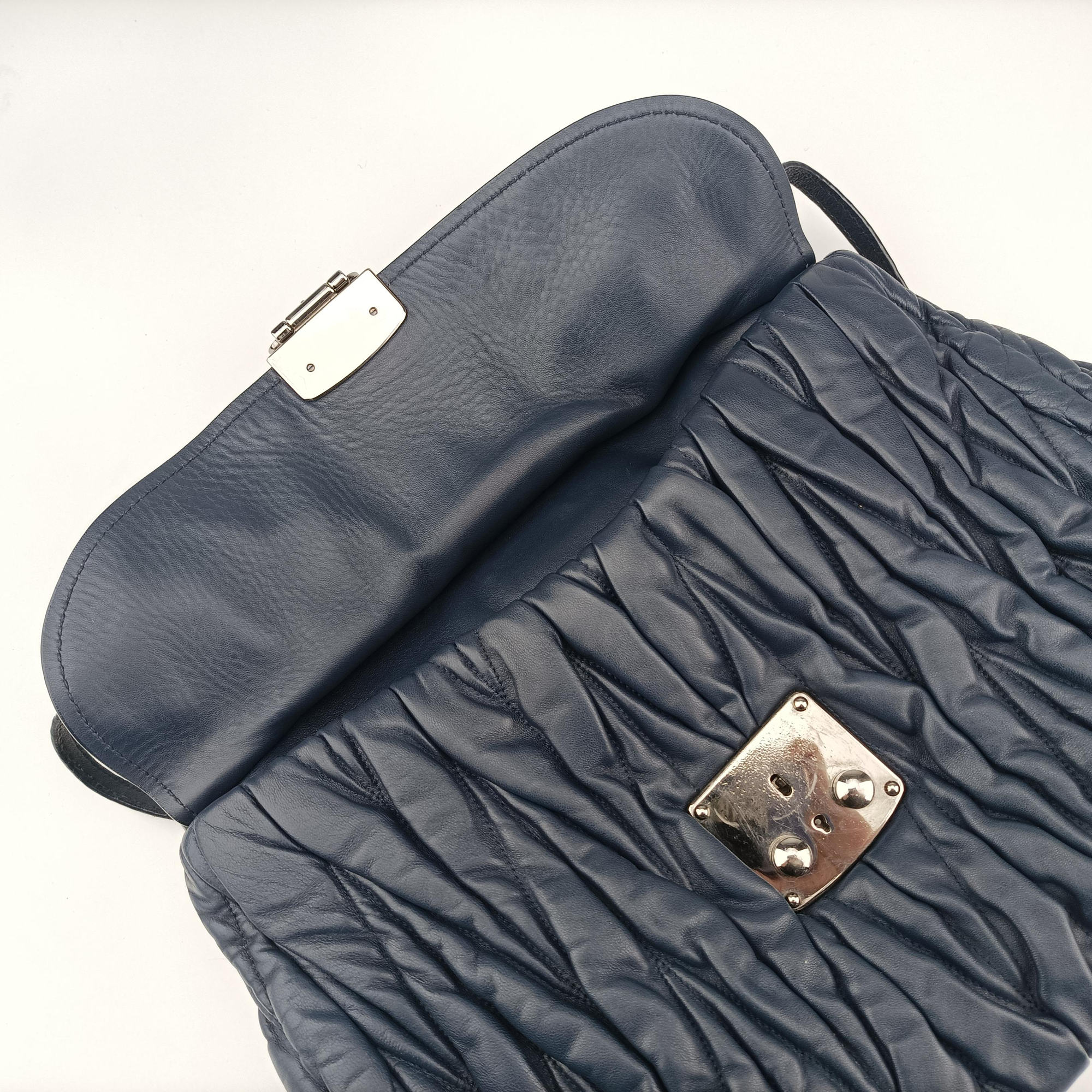 Pre-owned Miu Miu Matelasse Navy Leather RR1782 shoulderbag | stylenewstar