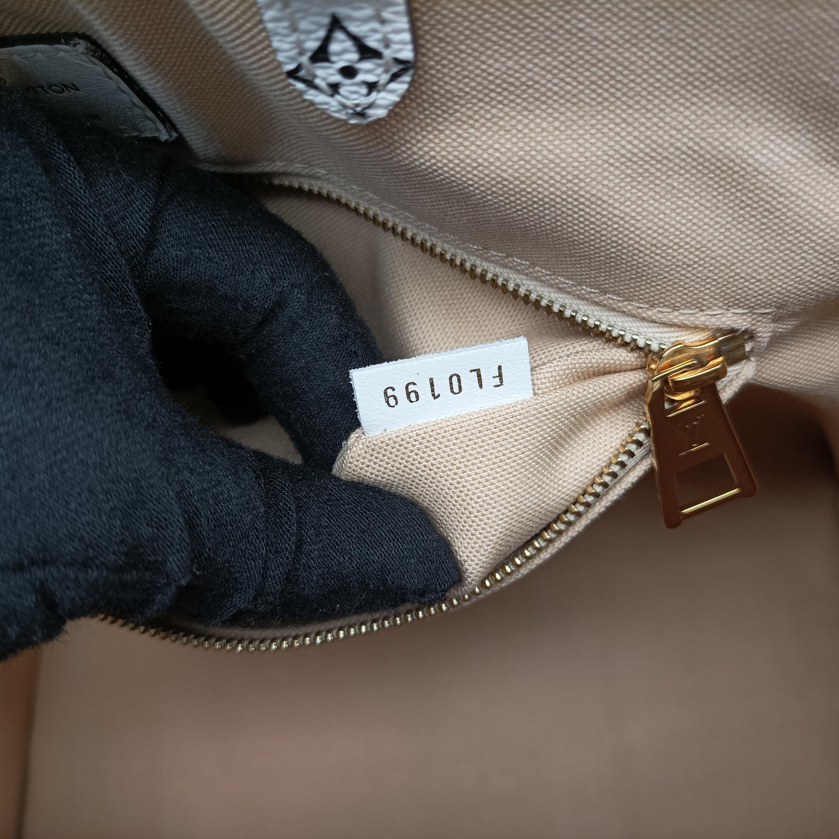 Pre-owned Louis Vuitton On The Go GM CREME×green×multicolor Monogram Giant M44571 shoulderbag | stylenewstar