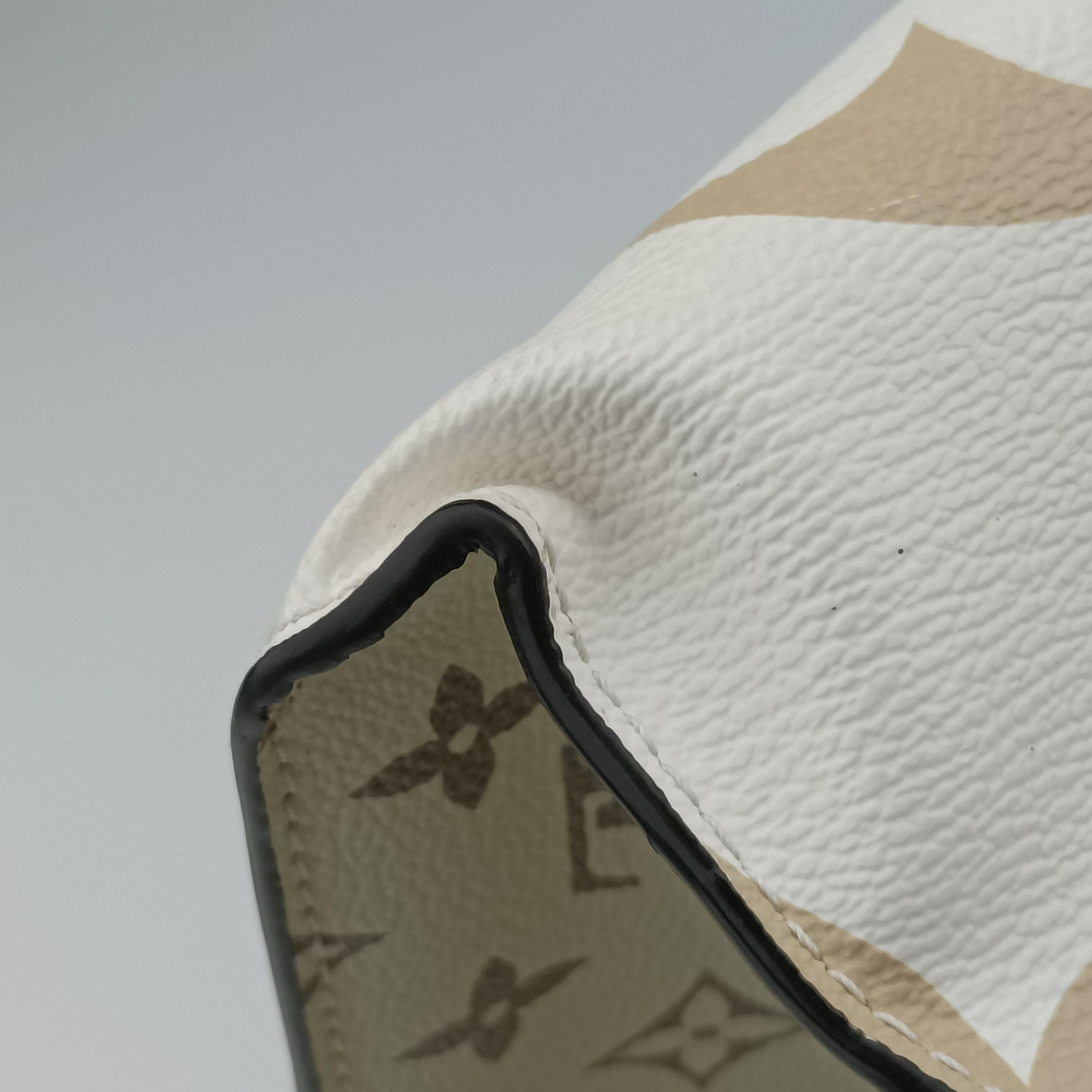 Pre-owned Louis Vuitton On The Go GM CREME×green×multicolor Monogram Giant M44571 shoulderbag | stylenewstar