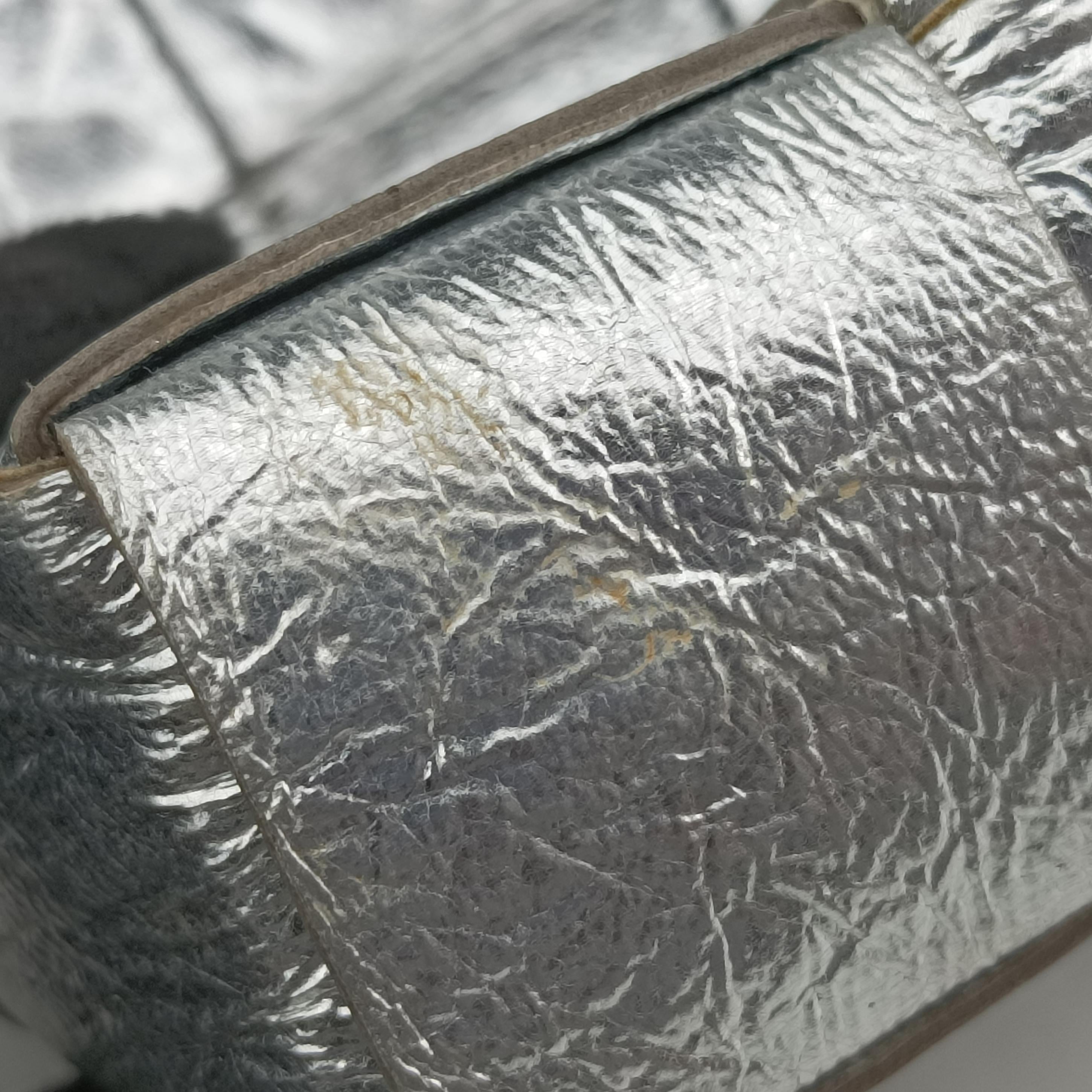 Pre-owned Bottega Veneta Cassette Silver leather  shoulderbag | stylenewstar