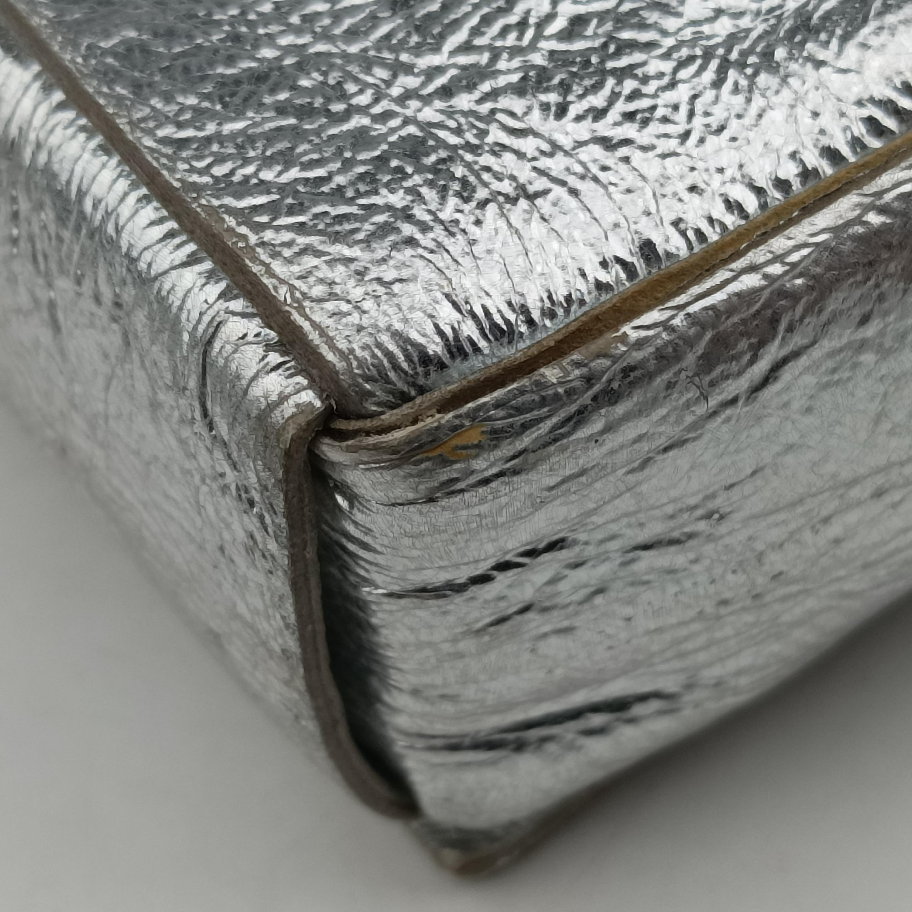 Pre-owned Bottega Veneta Cassette Silver leather  shoulderbag | stylenewstar