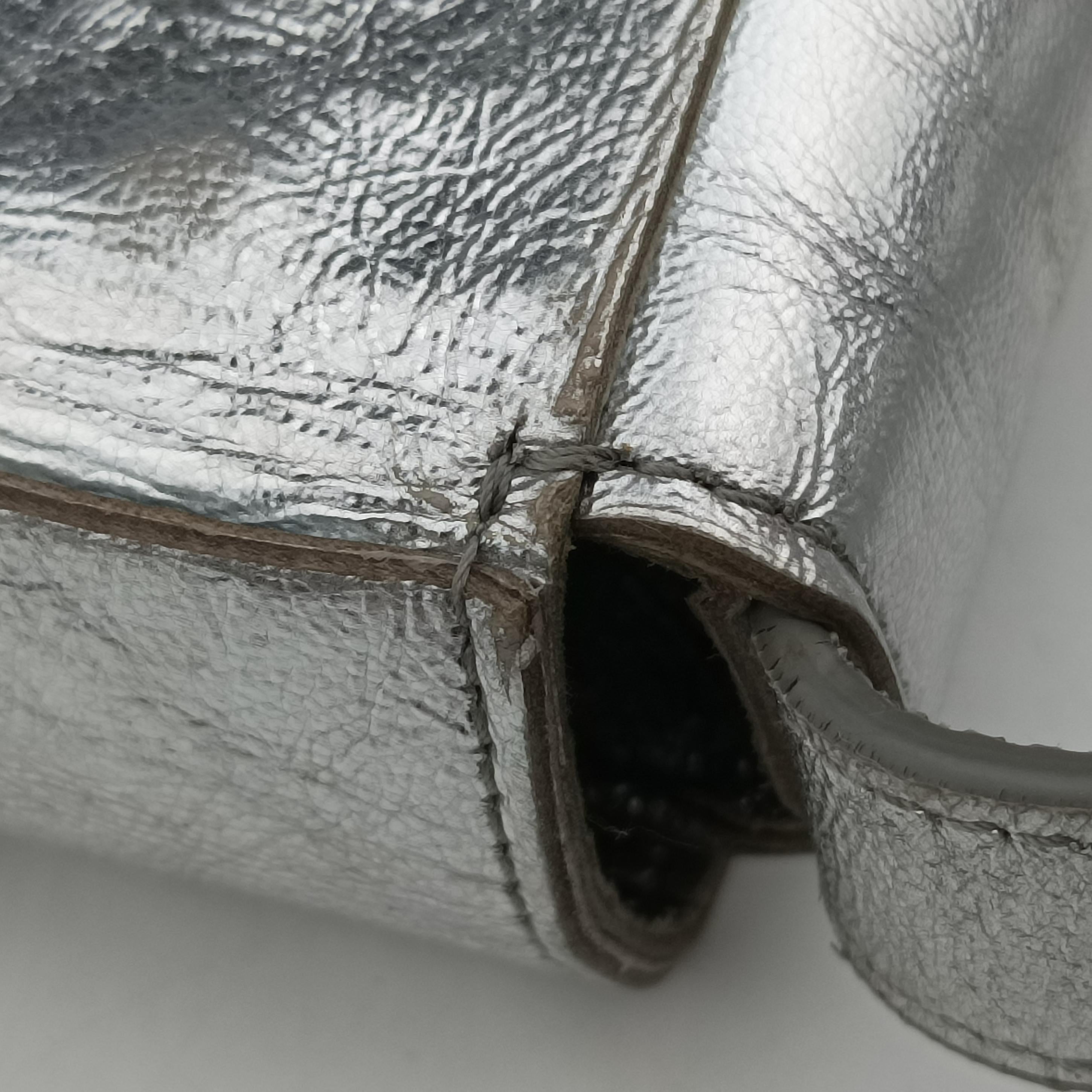 Pre-owned Bottega Veneta Cassette Silver leather  shoulderbag | stylenewstar