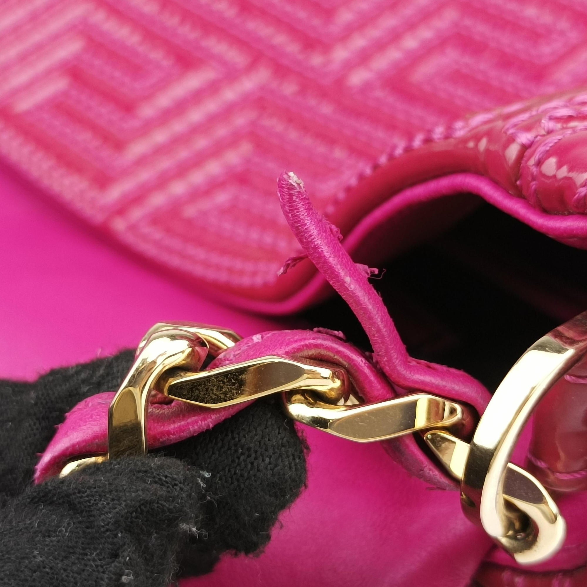 Pre-owned VERSACE Gianni Greca couture Rose Patent  shoulderbag | stylenewstar