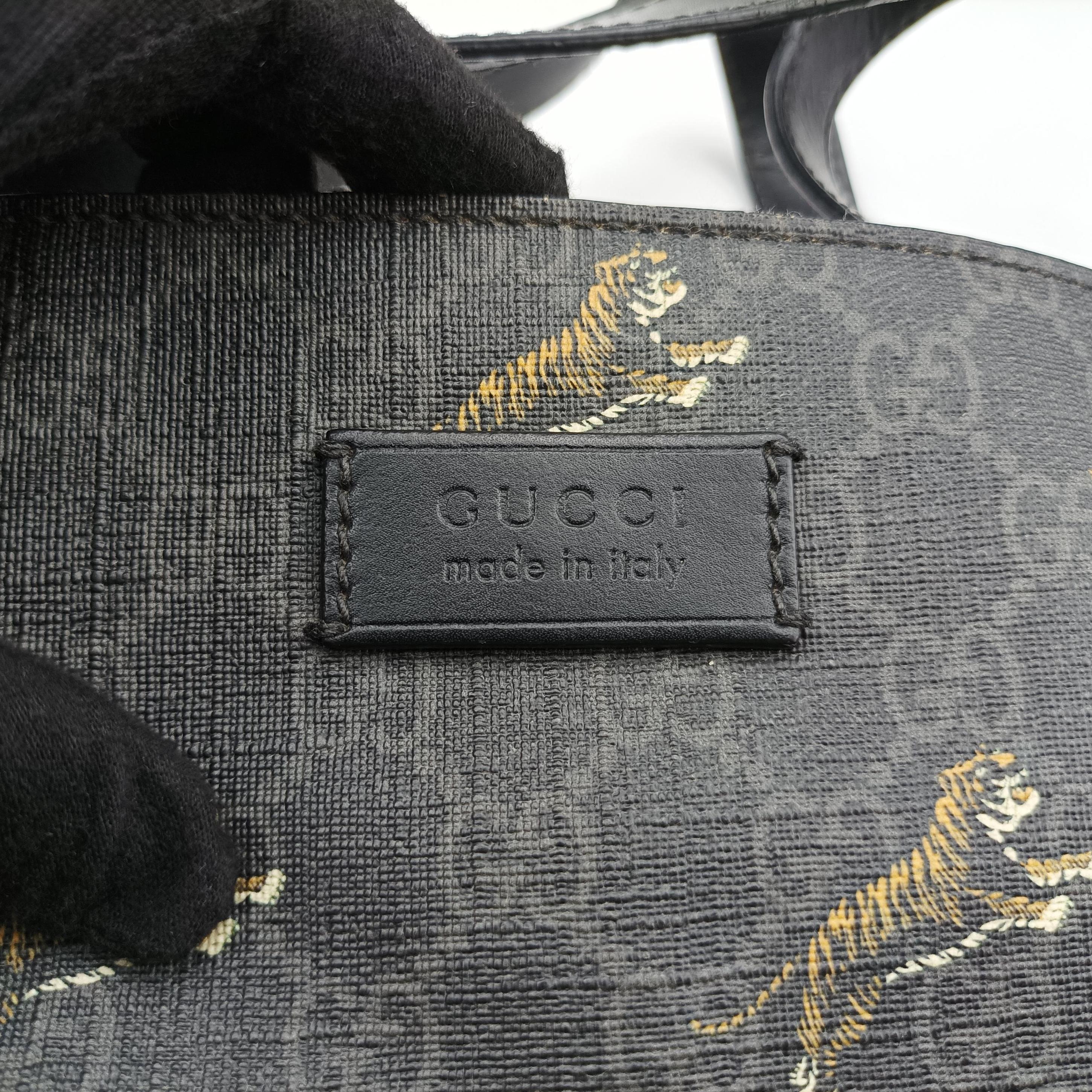 Pre-owned Gucci GG Supreme Tiger Black×multicolor PVC coated canvas 495559 shoulderbag | stylenewstar