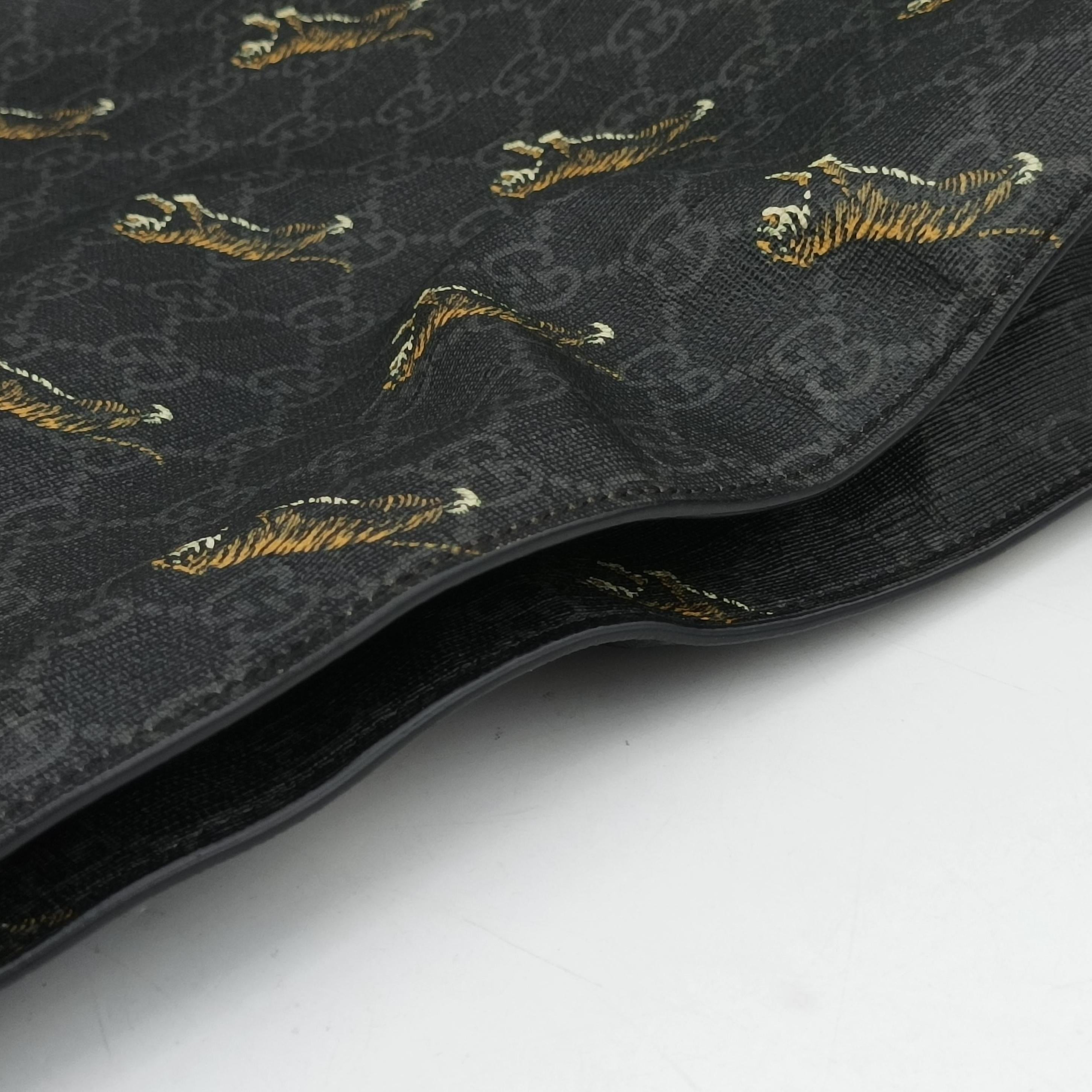 Pre-owned Gucci GG Supreme Tiger Black×multicolor PVC coated canvas 495559 shoulderbag | stylenewstar
