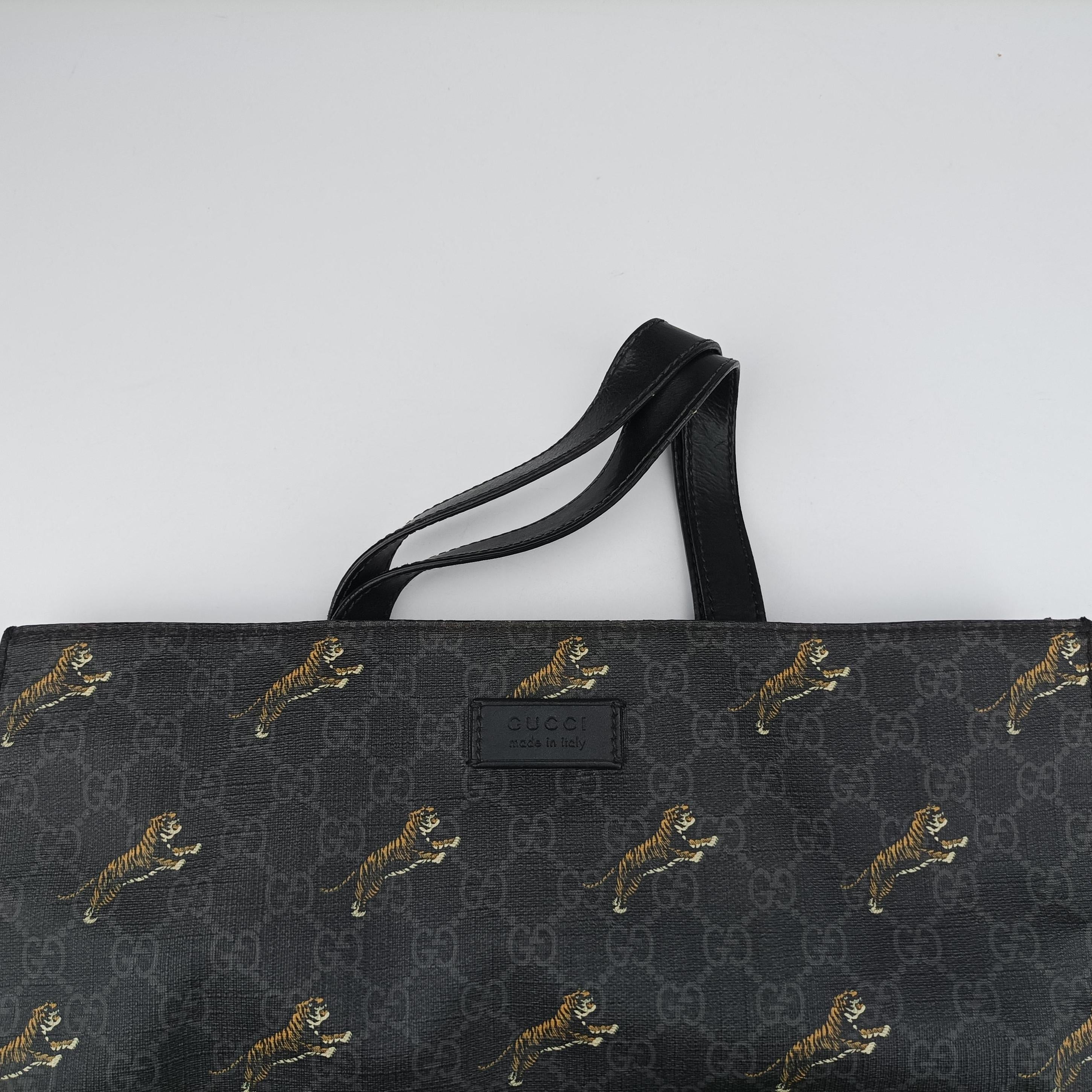 Pre-owned Gucci GG Supreme Tiger Black×multicolor PVC coated canvas 495559 shoulderbag | stylenewstar