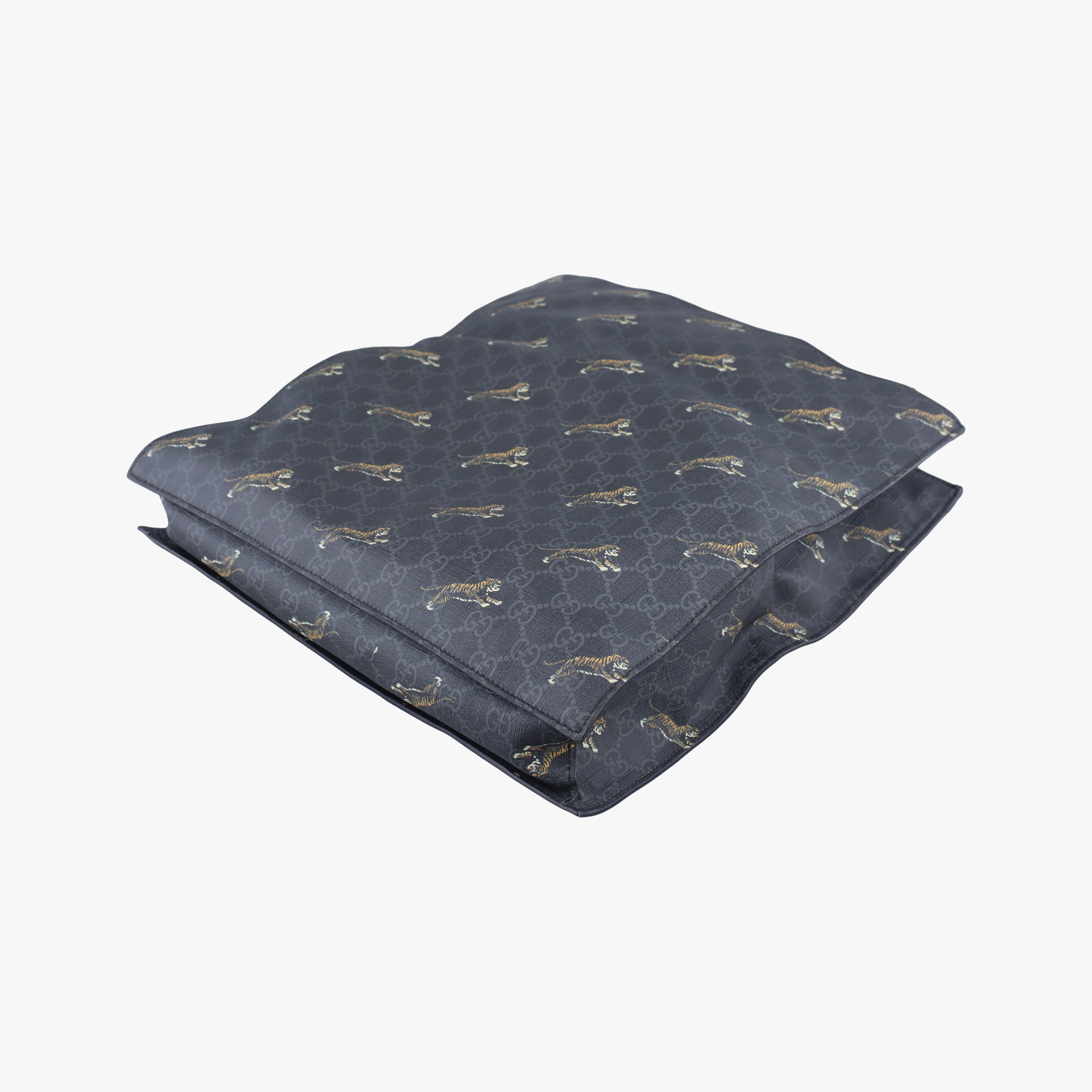 Pre-owned Gucci GG Supreme Tiger Black×multicolor PVC coated canvas 495559 shoulderbag | stylenewstar