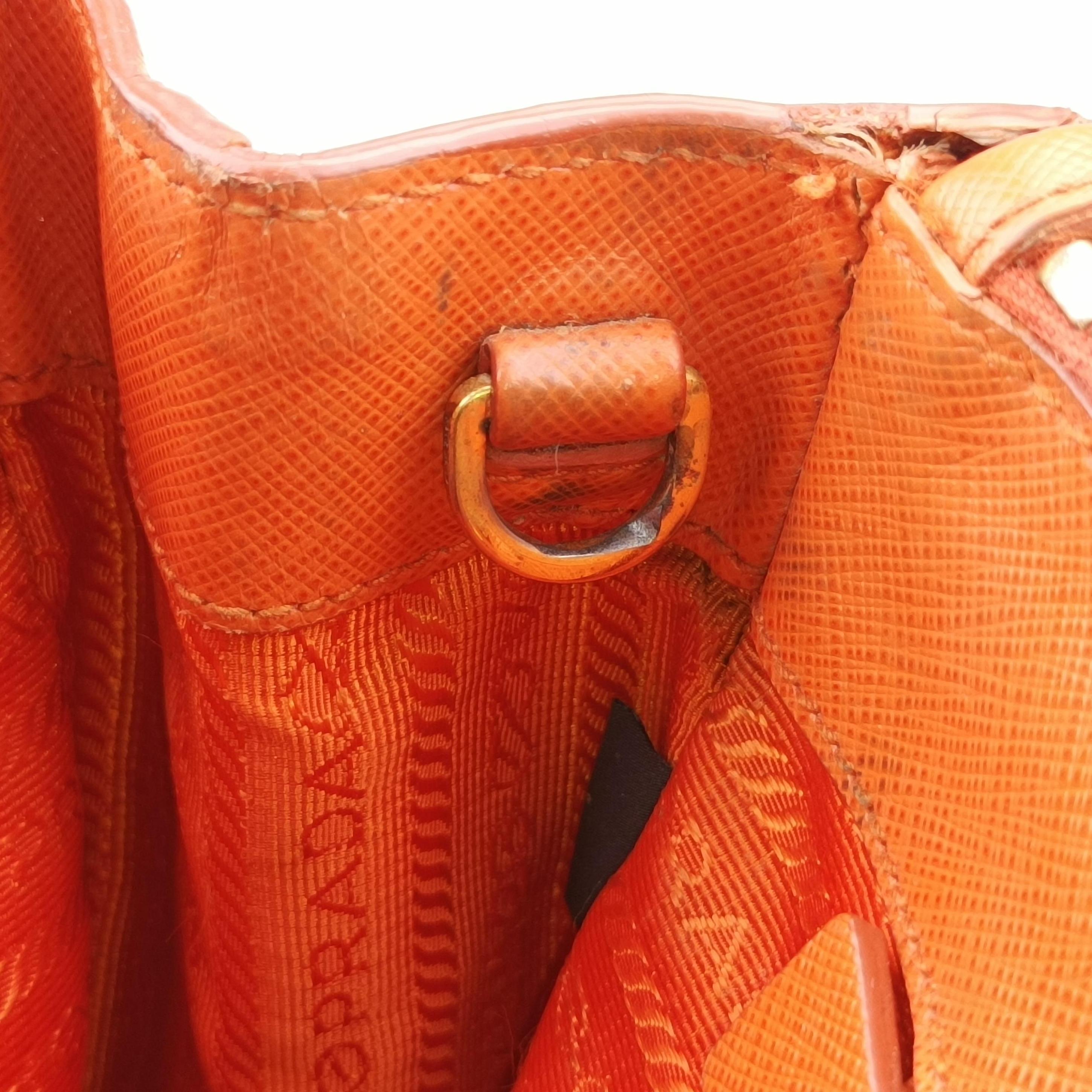 Secondhand Prada Galleria Orange SAFFIANO Leather BN2274 shoulderbag | stylenewstar