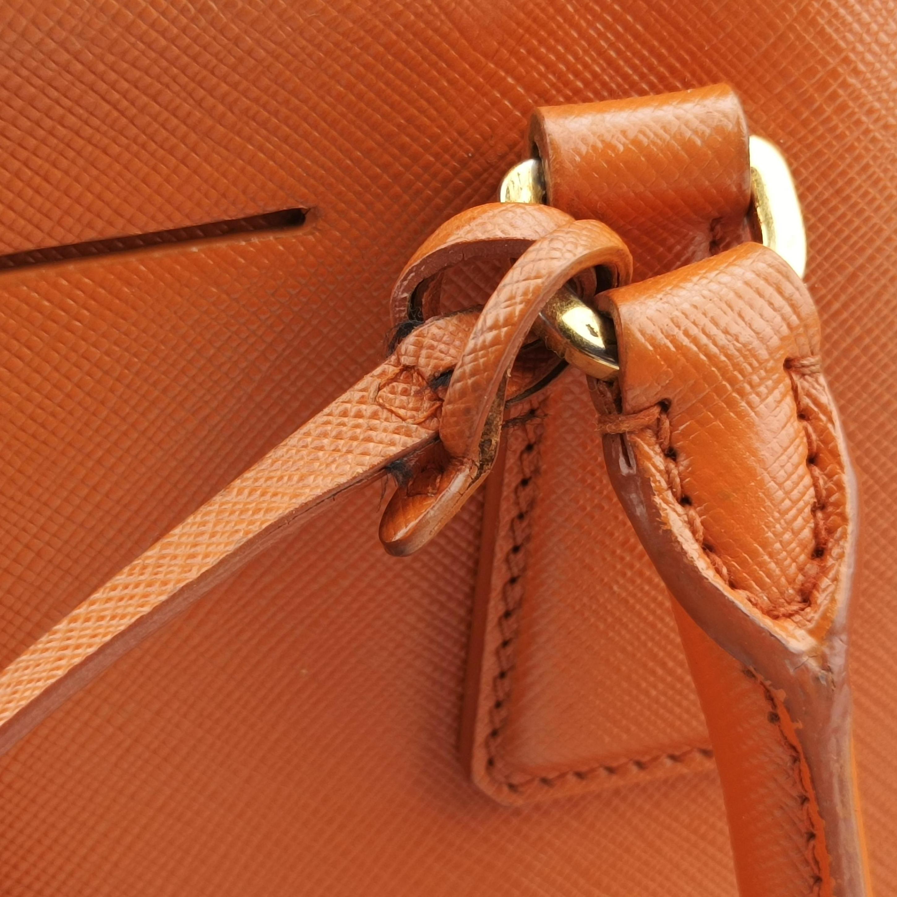 Secondhand Prada Galleria Orange SAFFIANO Leather BN2274 shoulderbag | stylenewstar