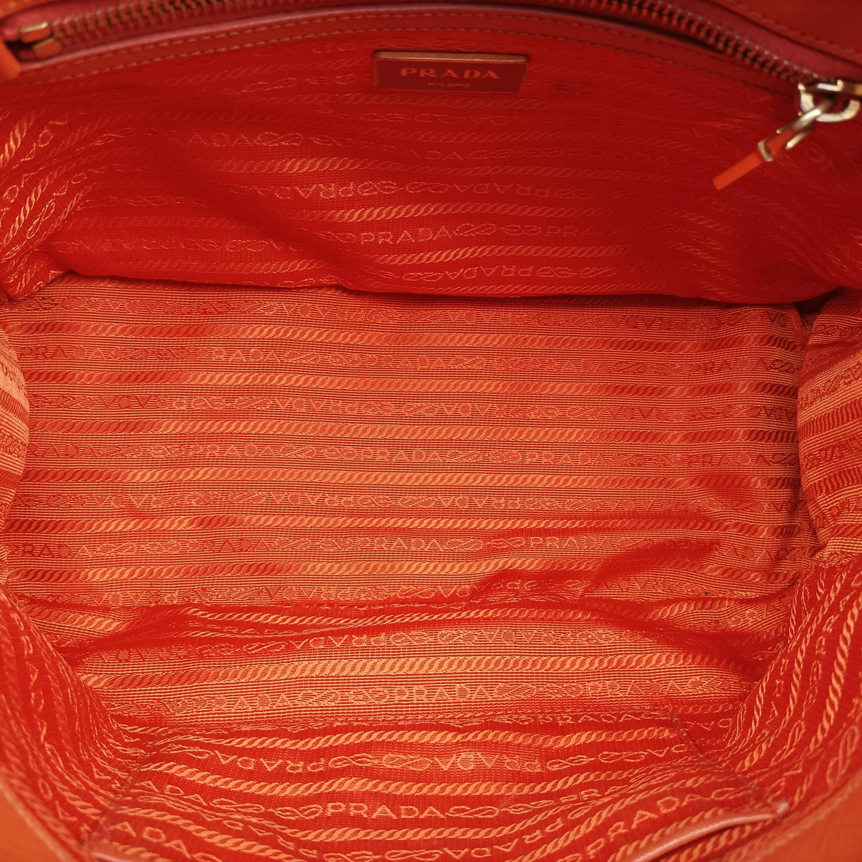 Secondhand Prada Galleria Orange SAFFIANO Leather BN2274 shoulderbag | stylenewstar