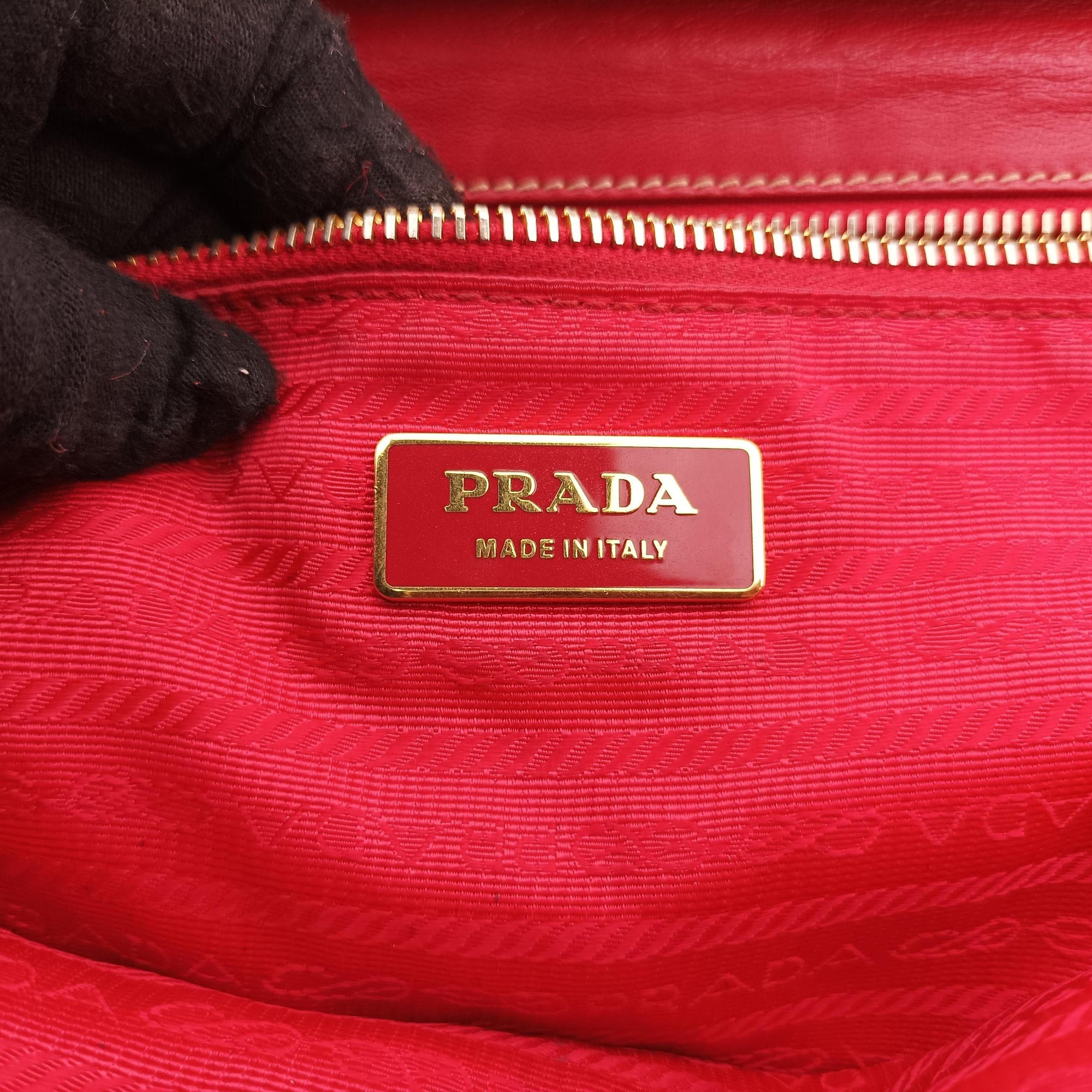 Pre-owned Prada Gaufre Dressy Frame Red Nappa Leather  handbag | stylenewstar